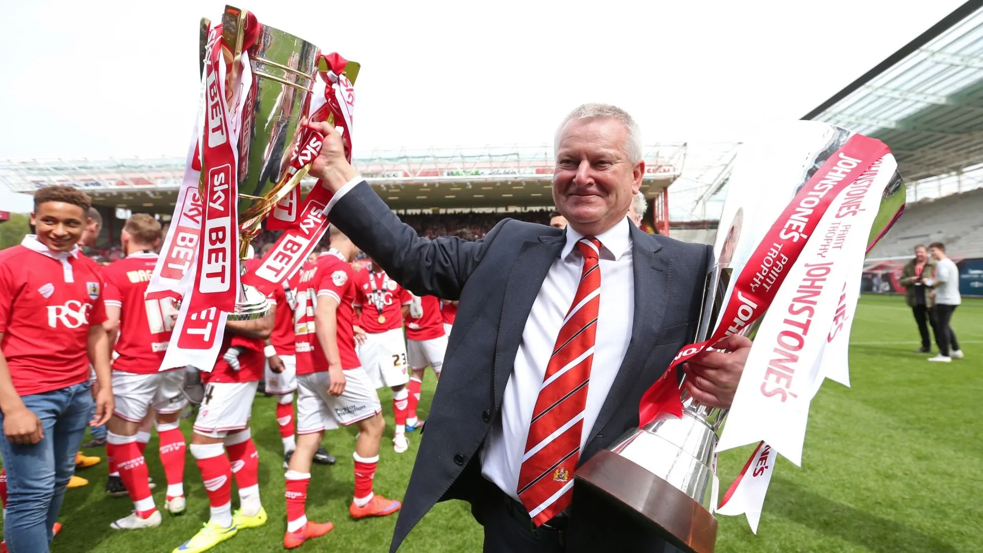 Chủ sở hữu Bristol City Steve Lansdown tại sân Ashton Gate