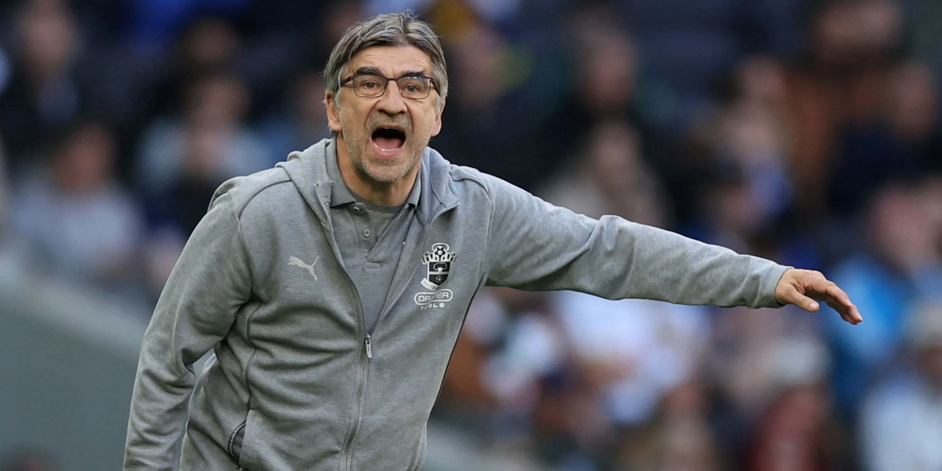 HLV Ivan Juric tỏ ra thất vọng trên đường biên của Southampton