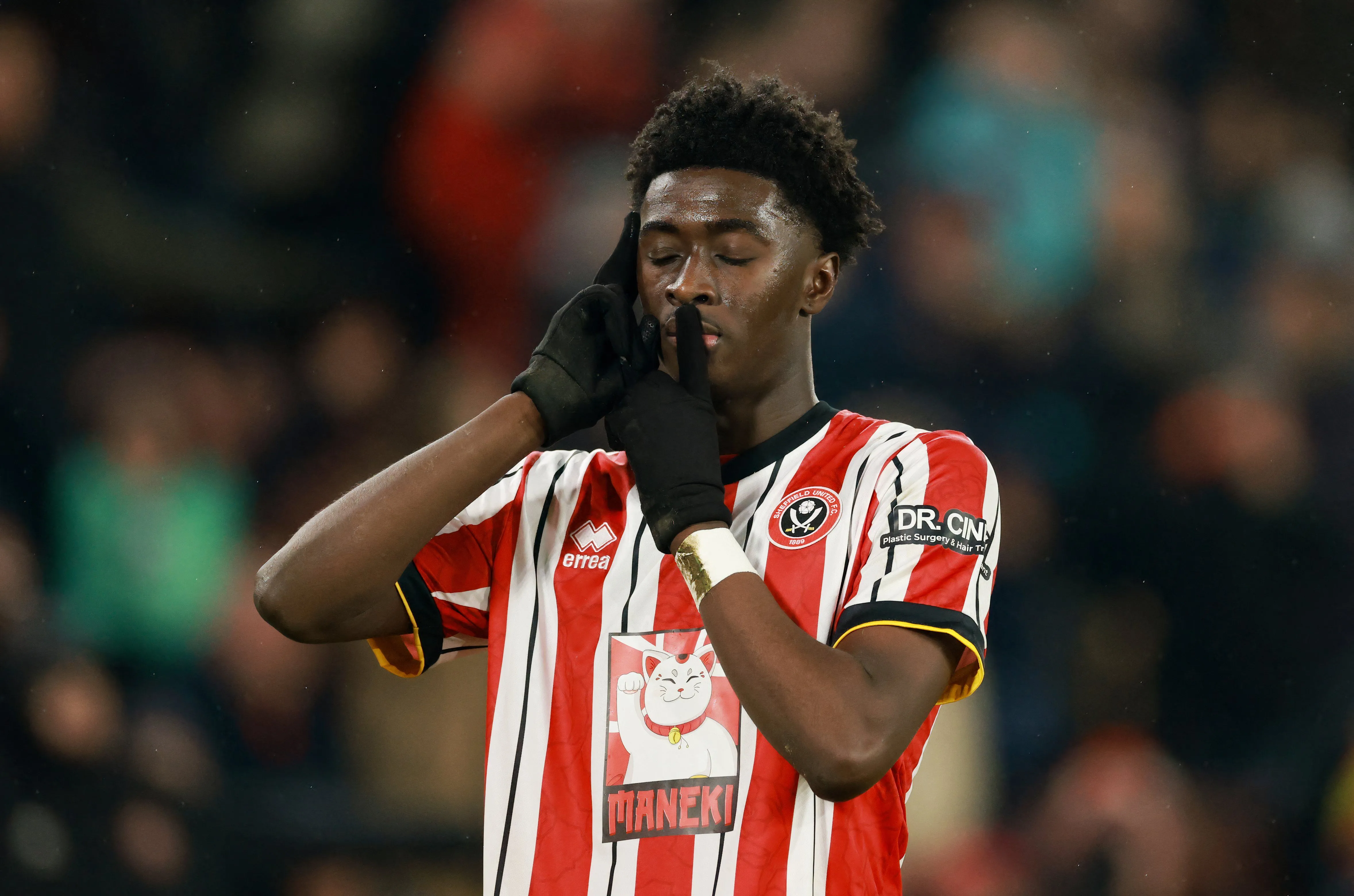 Jesurun Rak-Sakyi thi đấu cho Sheffield United mùa giải này