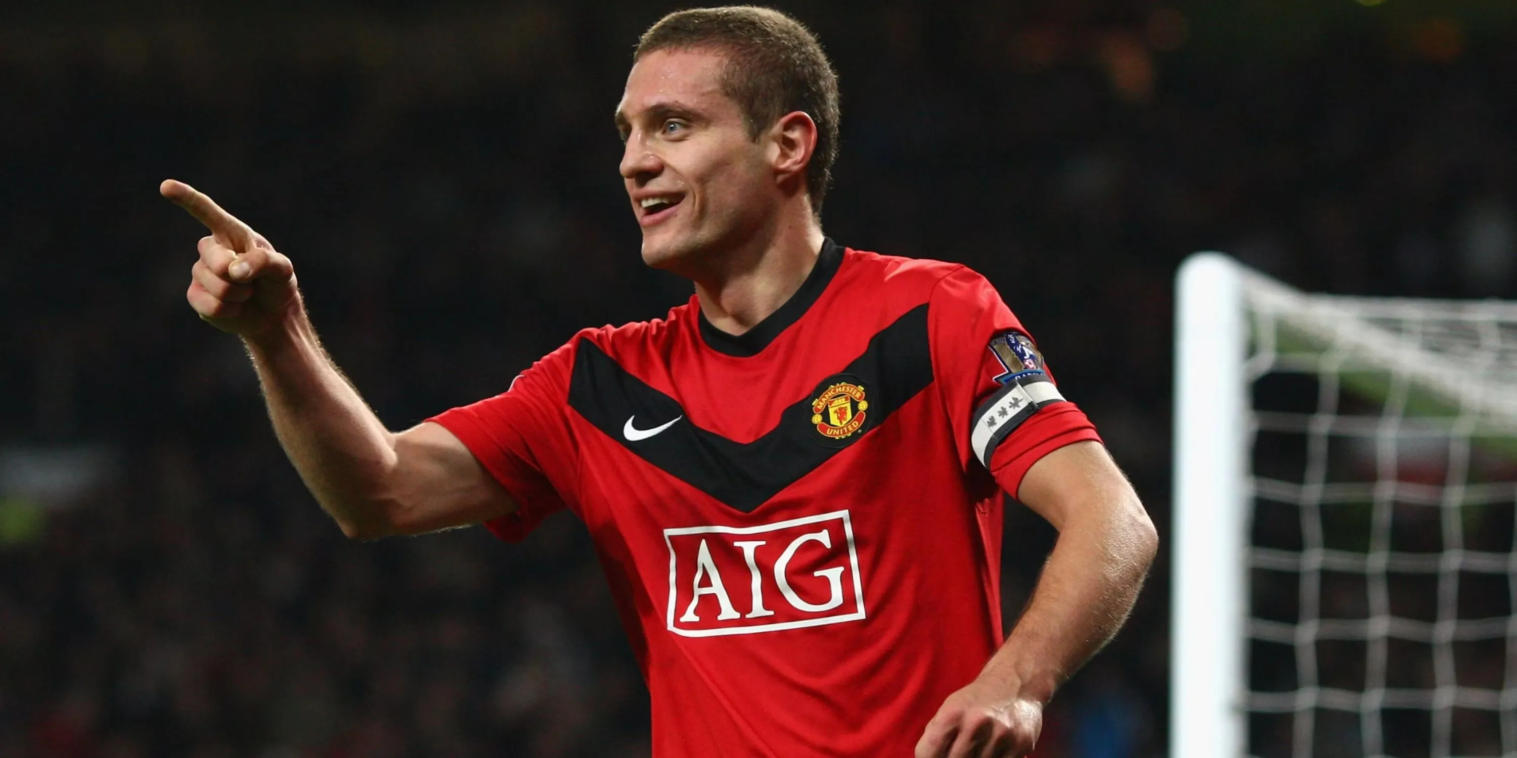 Nemanja Vidic - trung vệ huyền thoại của Manchester United trong màu áo Quỷ đỏ