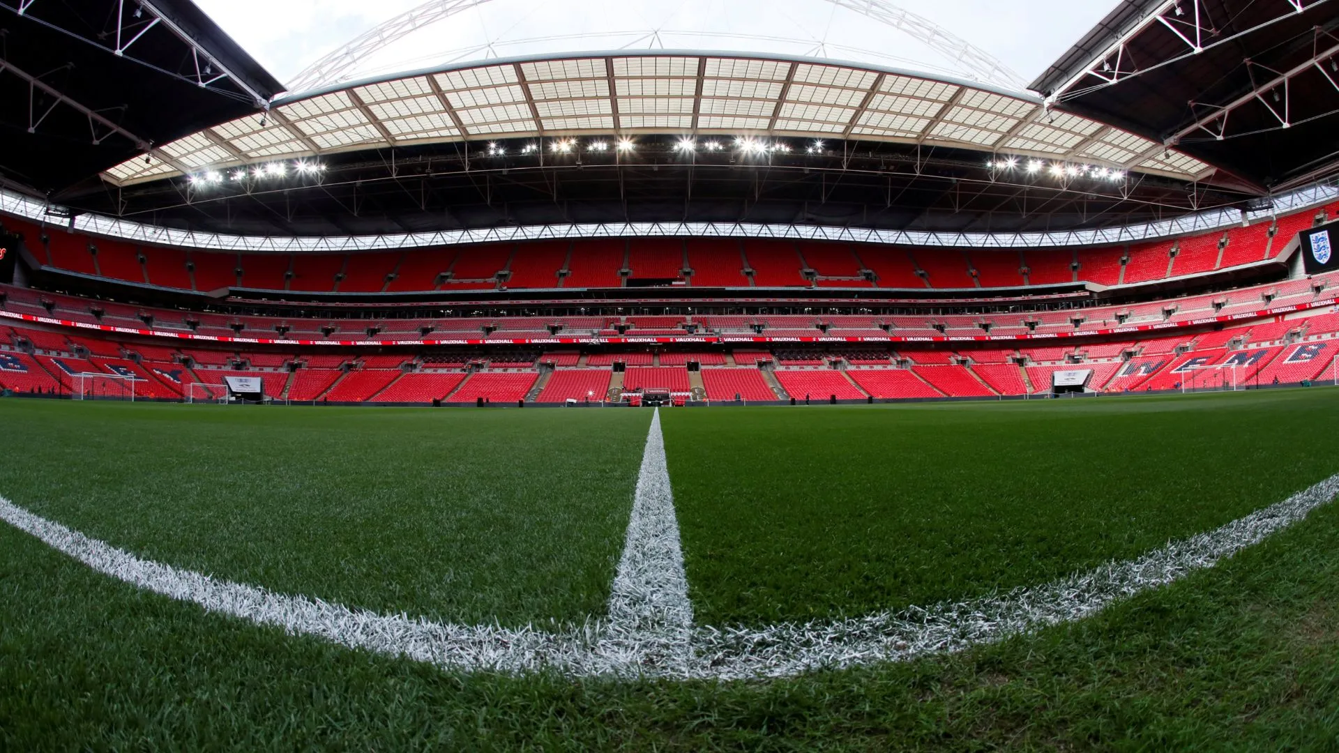 Sân vận động Wembley, một trong những sân bóng đá lớn nhất nước Anh