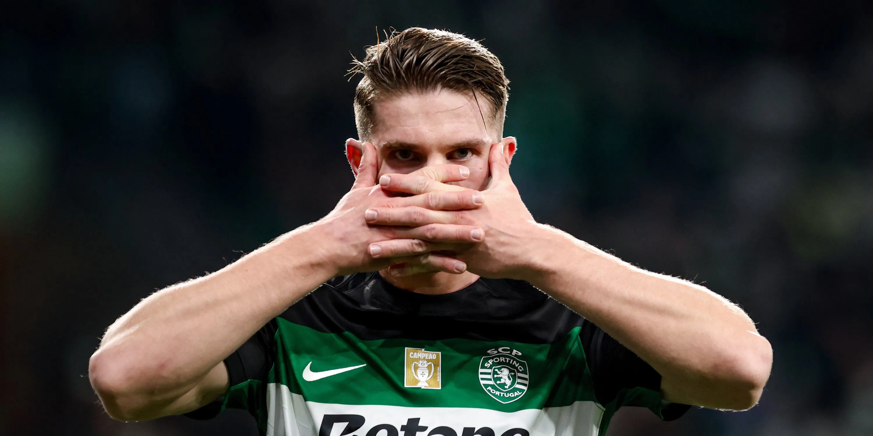 Tiền đạo Viktor Gyokeres của Sporting CP ăn mừng bàn thắng