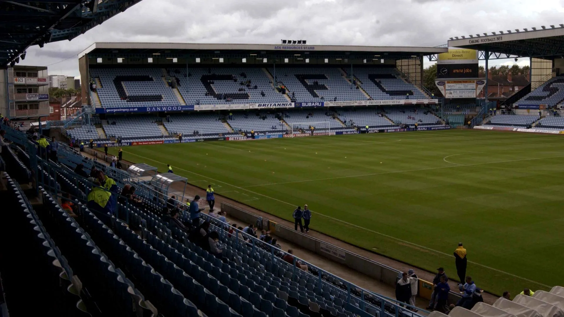 Toàn cảnh sân vận động Highfield Road, sân nhà cũ của Coventry City