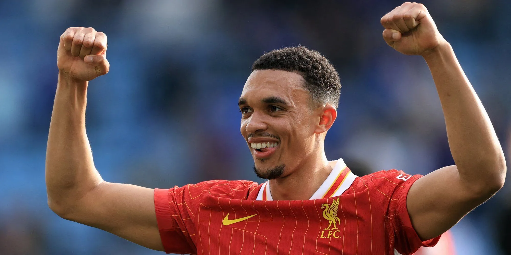 Trent Alexander-Arnold của Liverpool ăn mừng bàn thắng