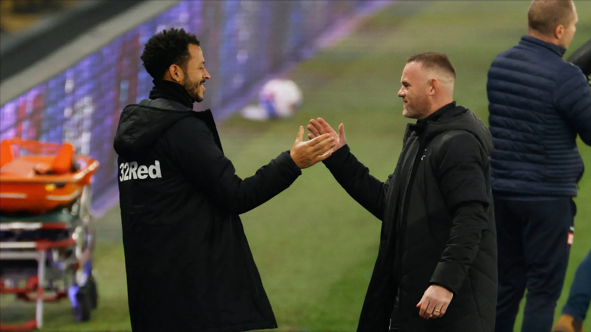 Wayne Rooney và trợ lý Liam Rosenior trên băng ghế chỉ đạo Derby County