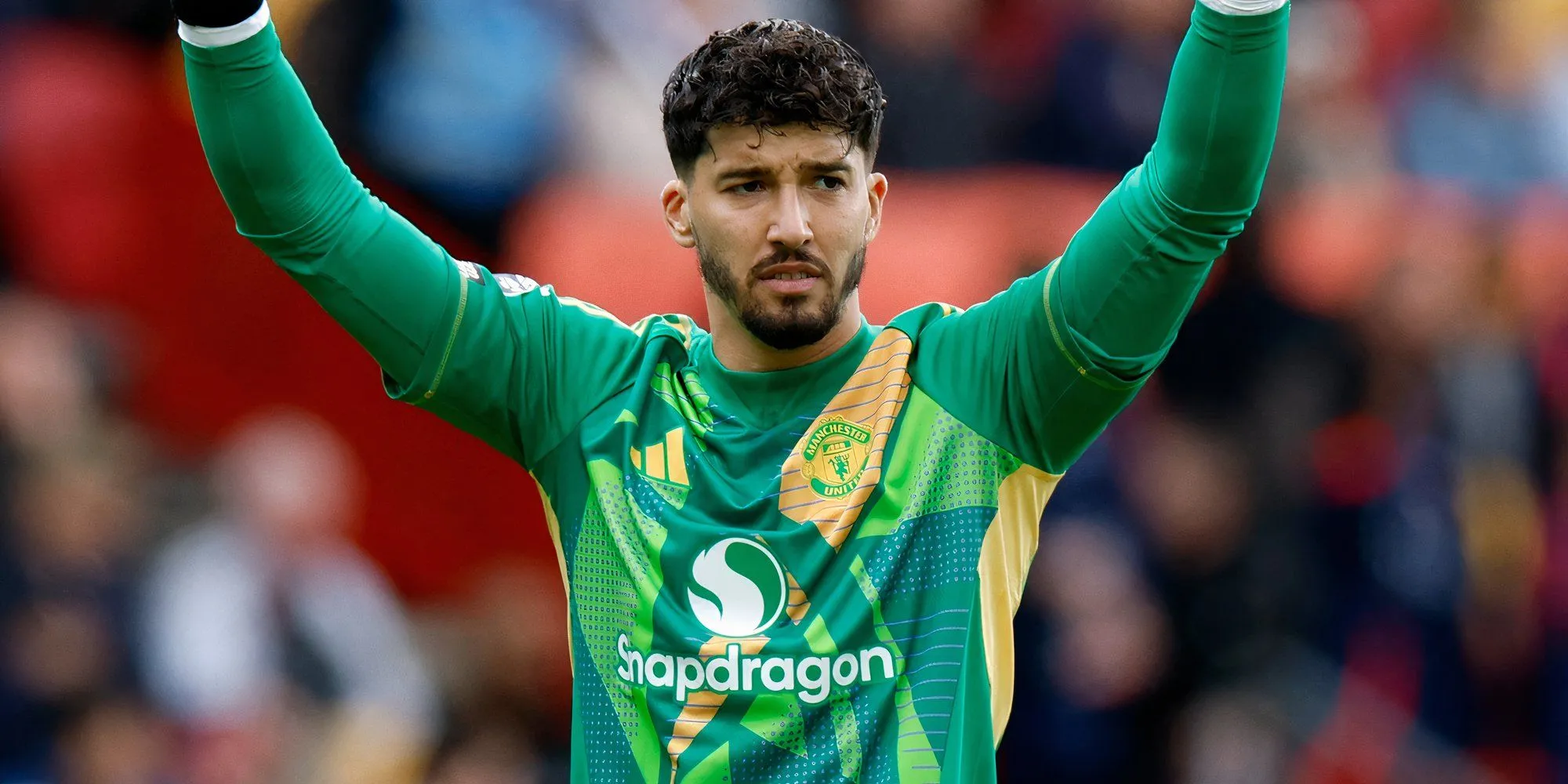 Altay Bayindir tỏ ra thất vọng trong màu áo Manchester United