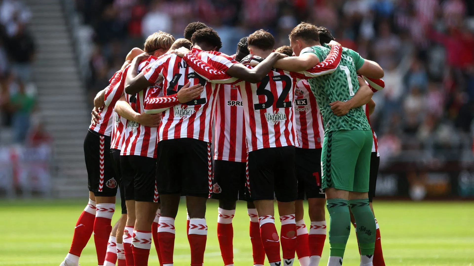 Các cầu thủ Sunderland tỏ ra thất vọng sau chuỗi trận đáng quên gần đây