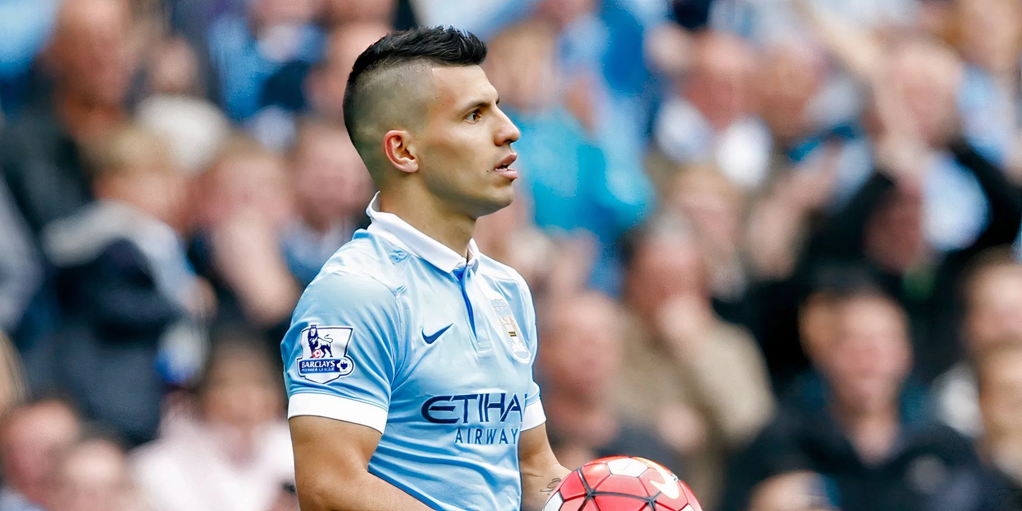 Chân sút lừng danh Sergio Aguero thời còn khoác áo Man City