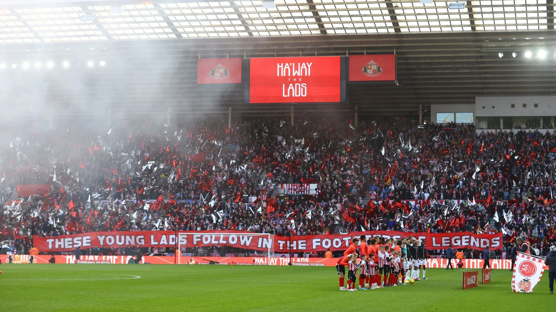 Cổ động viên Sunderland tại sân nhà Stadium of Light