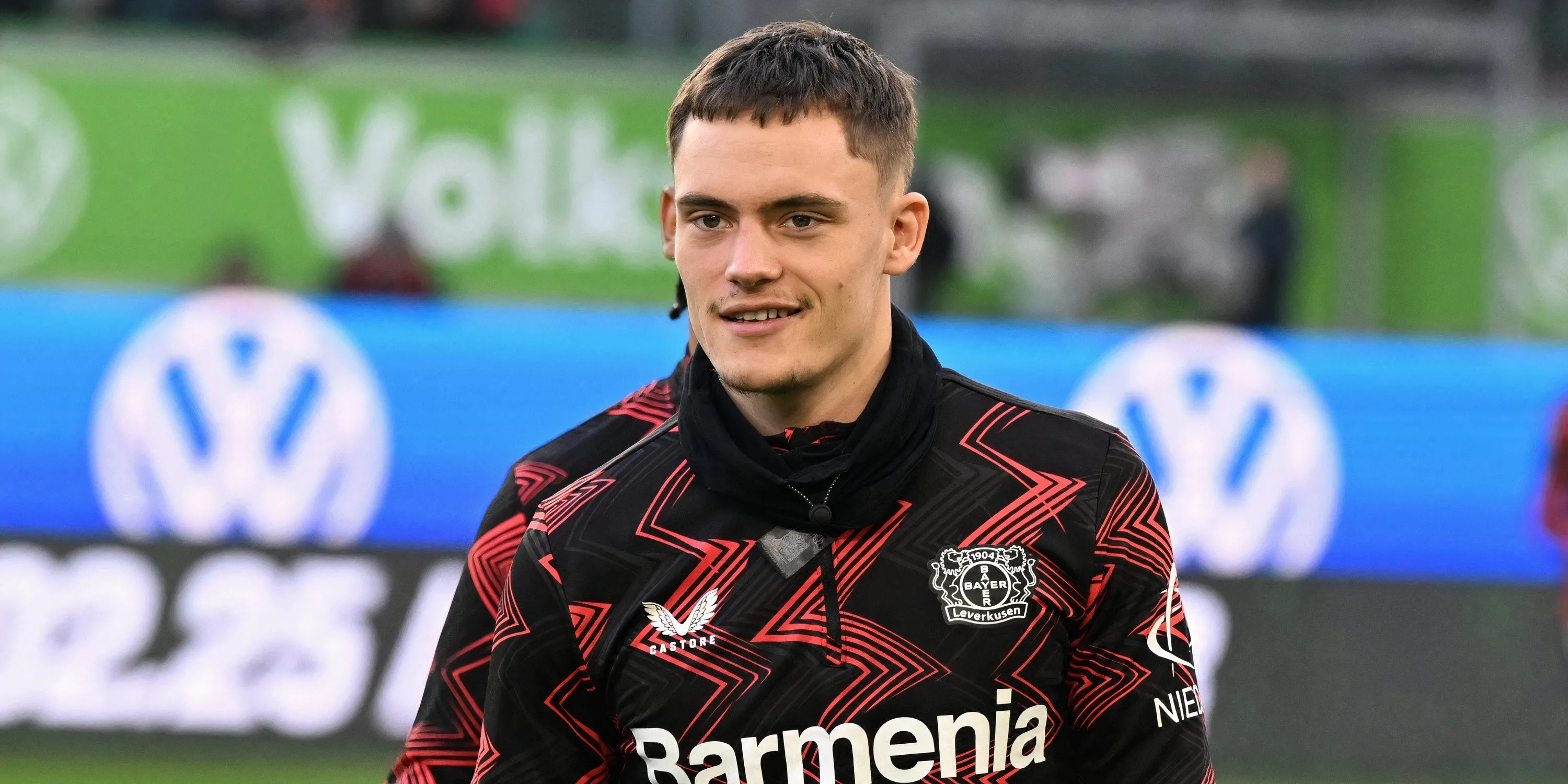 Florian Wirtz trong buổi khởi động cùng Bayer Leverkusen tại Bundesliga
