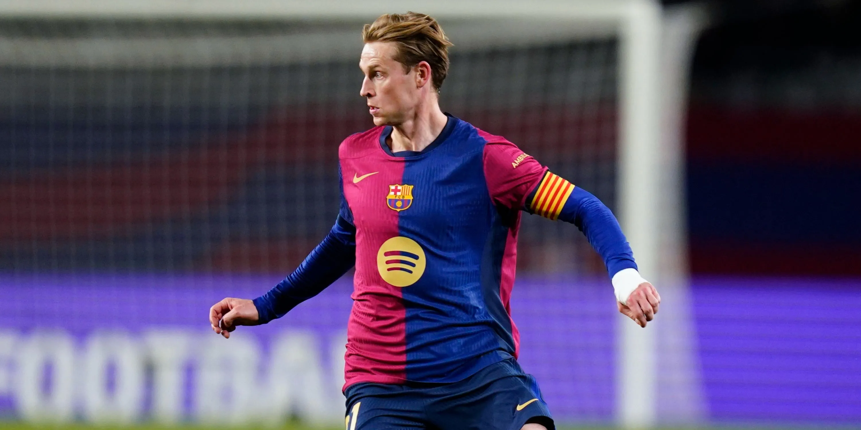 Frenkie de Jong thi đấu cho Barcelona trong một trận đấu tại La Liga