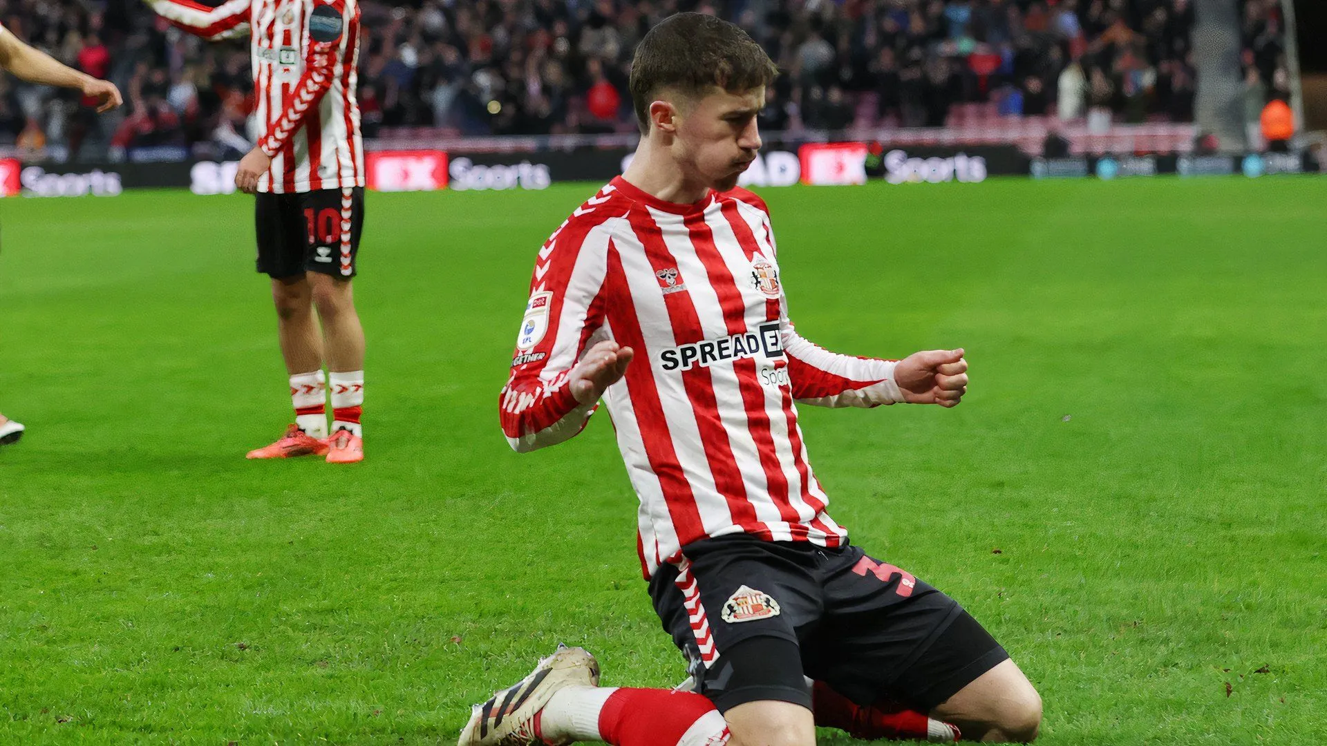 Hậu vệ Trai Hume của Sunderland trong một trận đấu