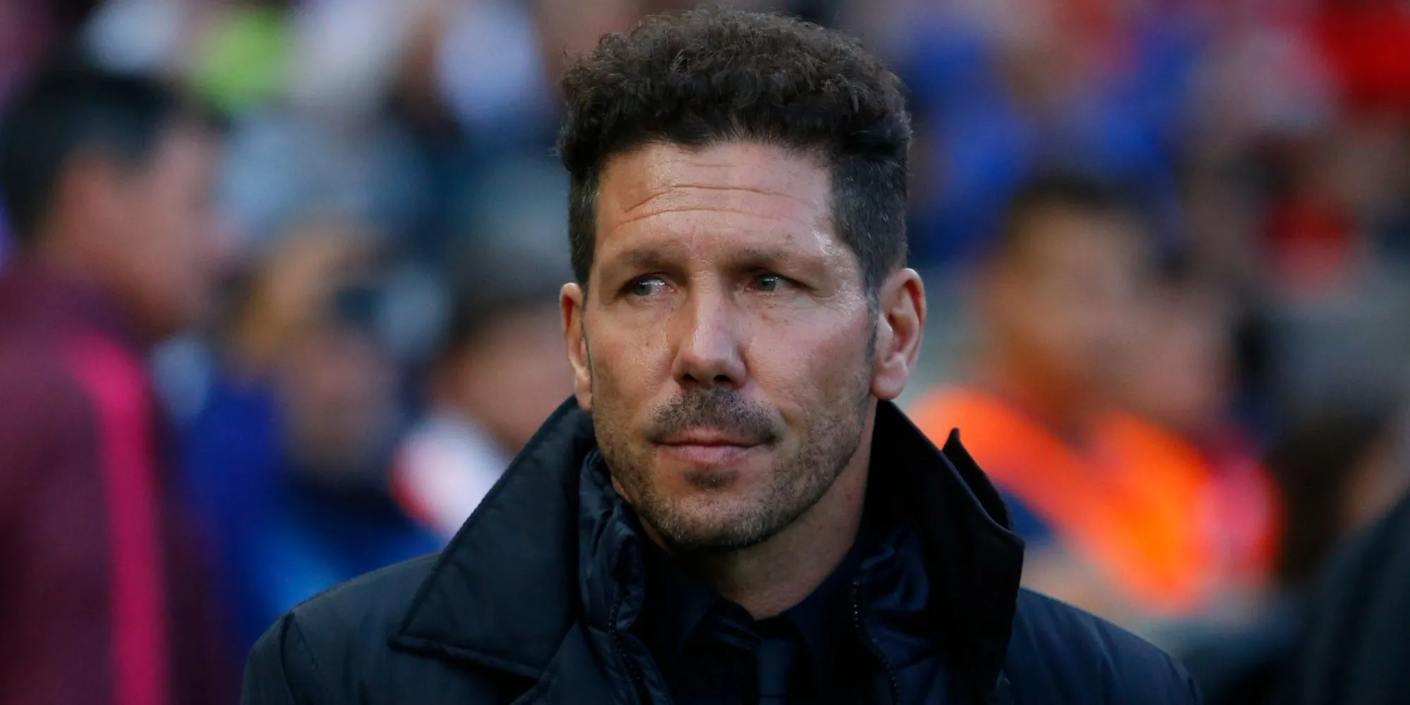 HLV Diego Simeone đầy nhiệt huyết chỉ đạo Atletico Madrid