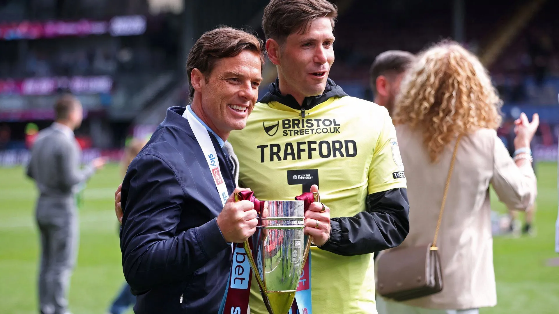 HLV Scott Parker của Burnley đang đối mặt với nhiều quyết định quan trọng