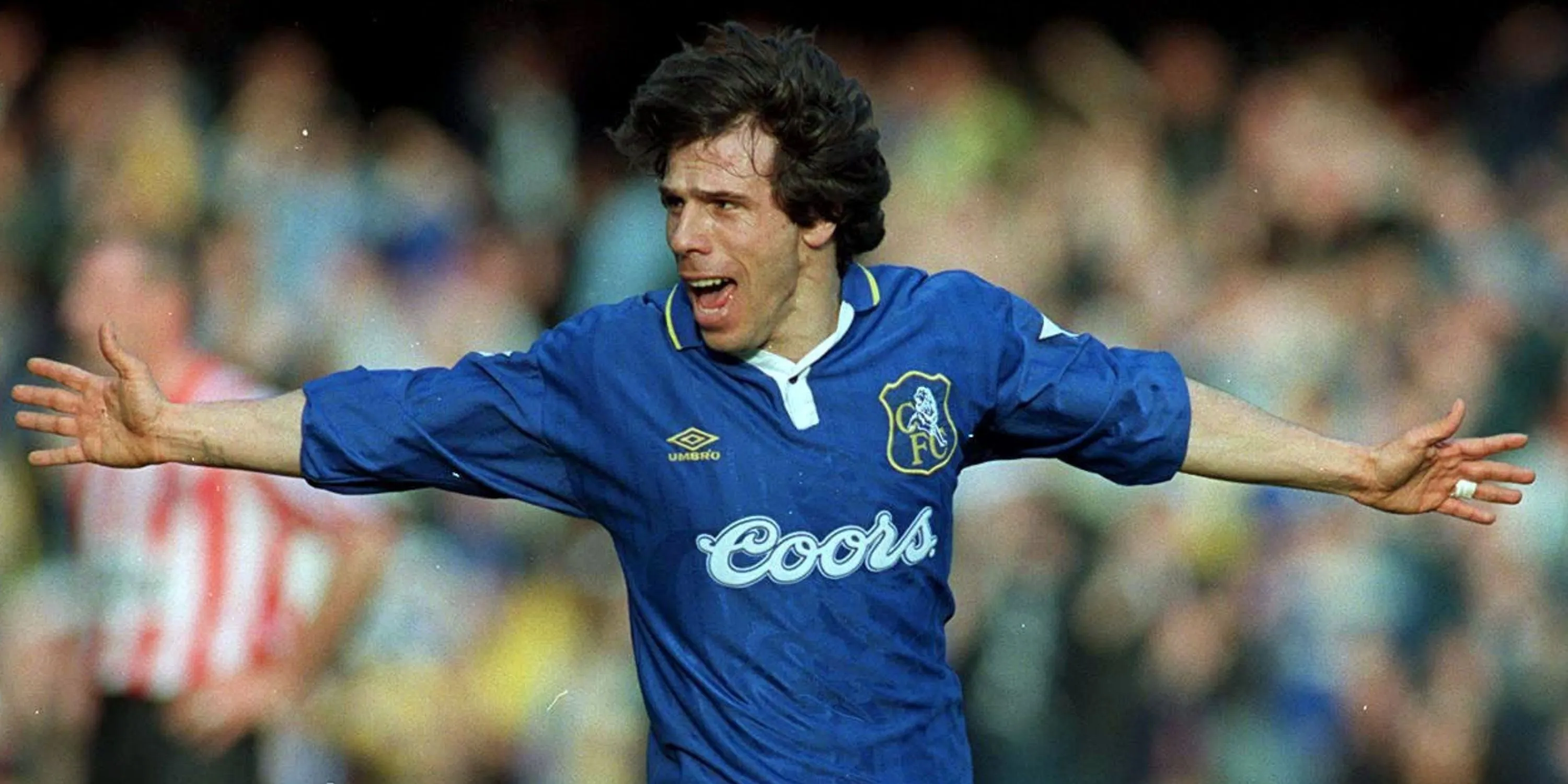 Huyền thoại Gianfranco Zola ăn mừng cuồng nhiệt trong màu áo Chelsea
