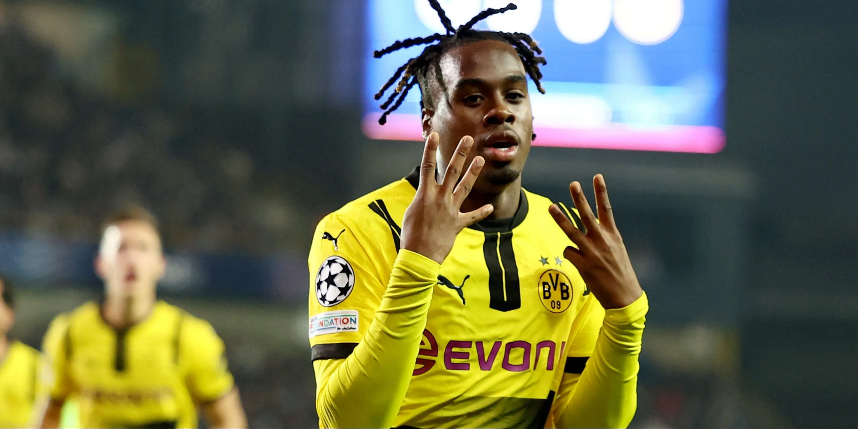 Jamie Bynoe-Gittens trong màu áo Borussia Dortmund