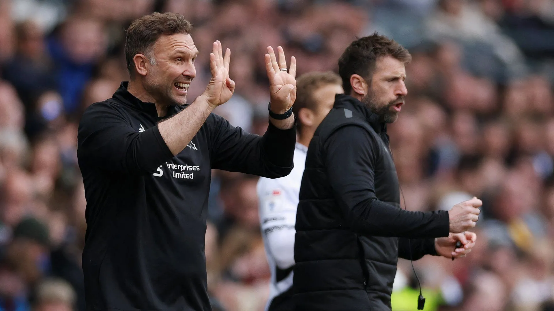 John Eustace HLV Derby County trong một buổi họp báo