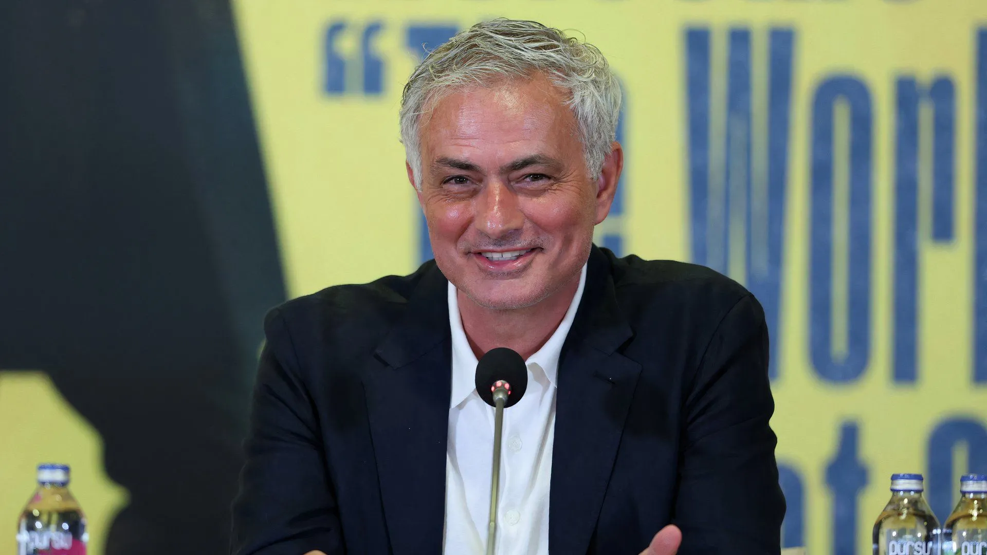 Jose Mourinho, HLV Bồ Đào Nha, được cho là đã từ chối Leeds United