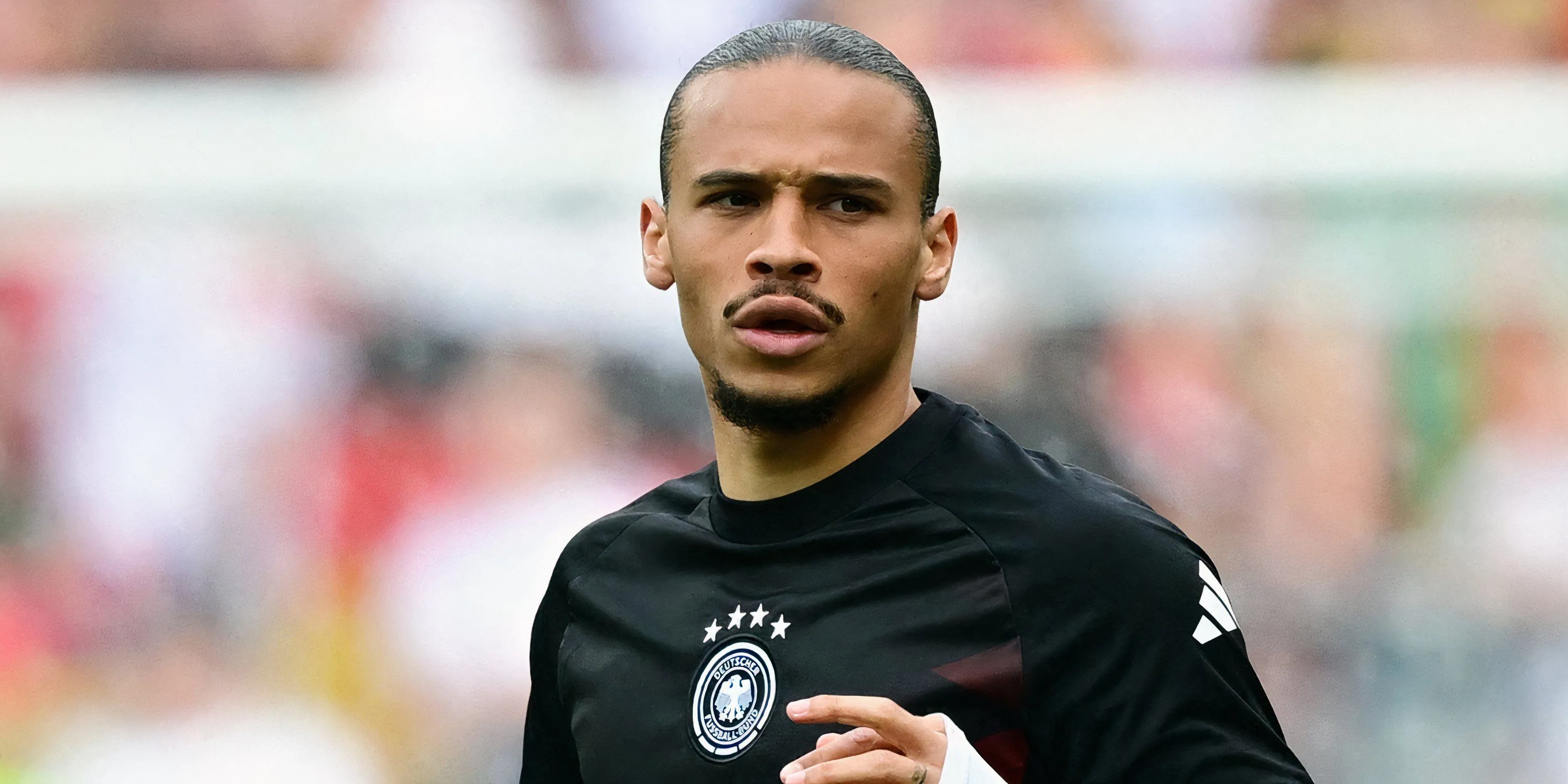 Leroy Sane, cầu thủ chạy cánh của ĐT Đức, trong buổi khởi động trước trận đấu