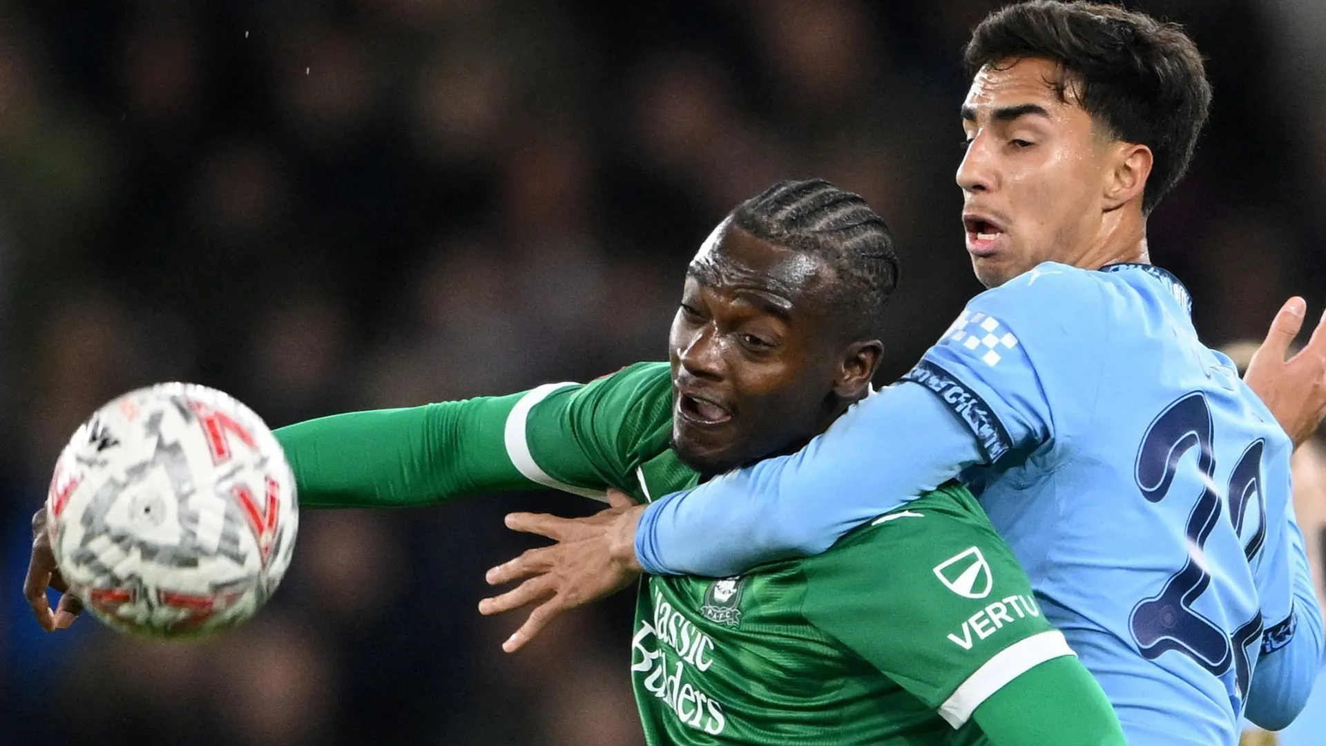 Arsenal nhận cú hích lớn: Timber và Calafiori trở lại tập luyện