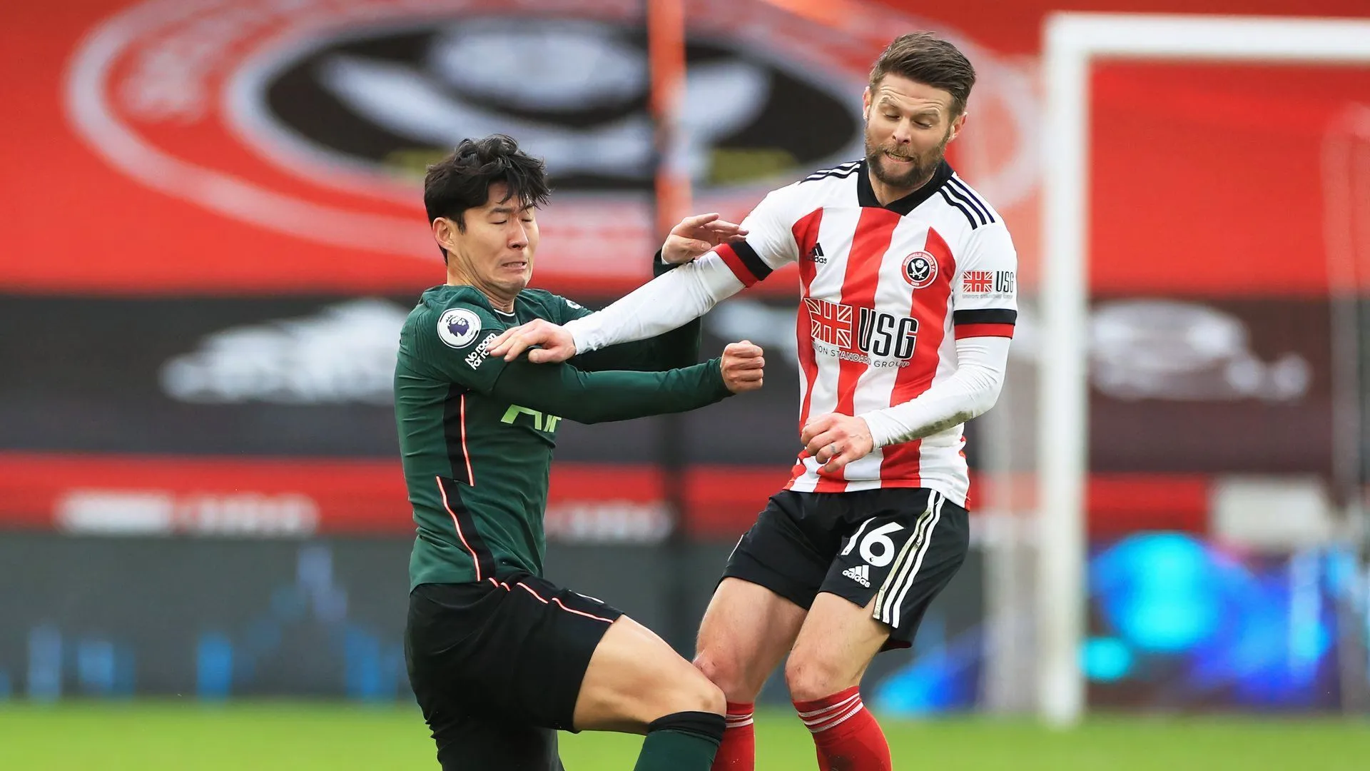 Oliver Norwood tranh tài cùng Son Heung-min khi khoác áo Sheffield United