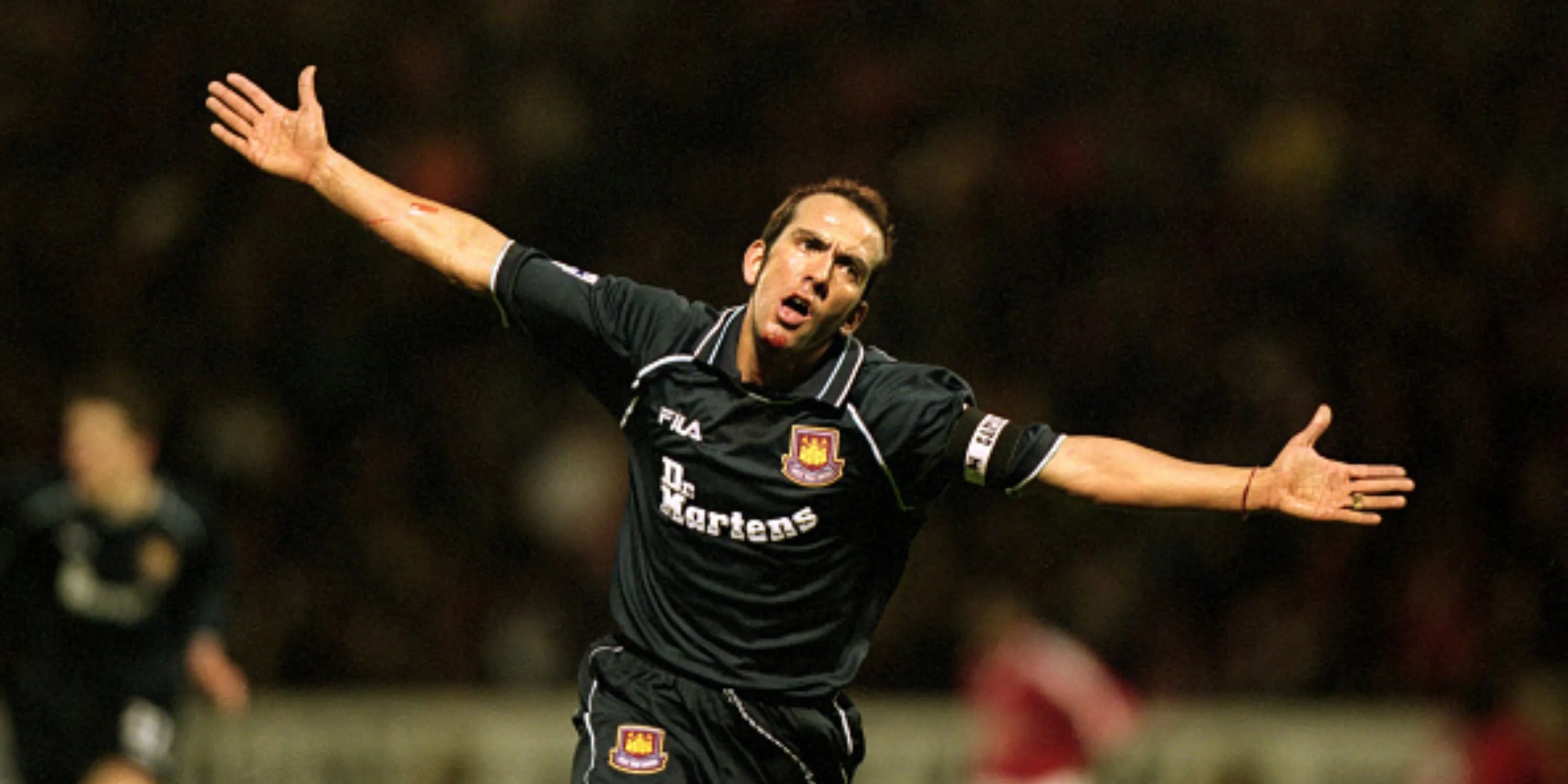 Paolo Di Canio ăn mừng bàn thắng cho West Ham