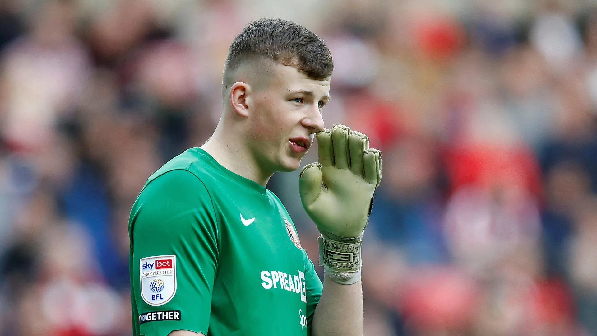 Thủ môn Anthony Patterson của Sunderland trong một pha bắt bóng