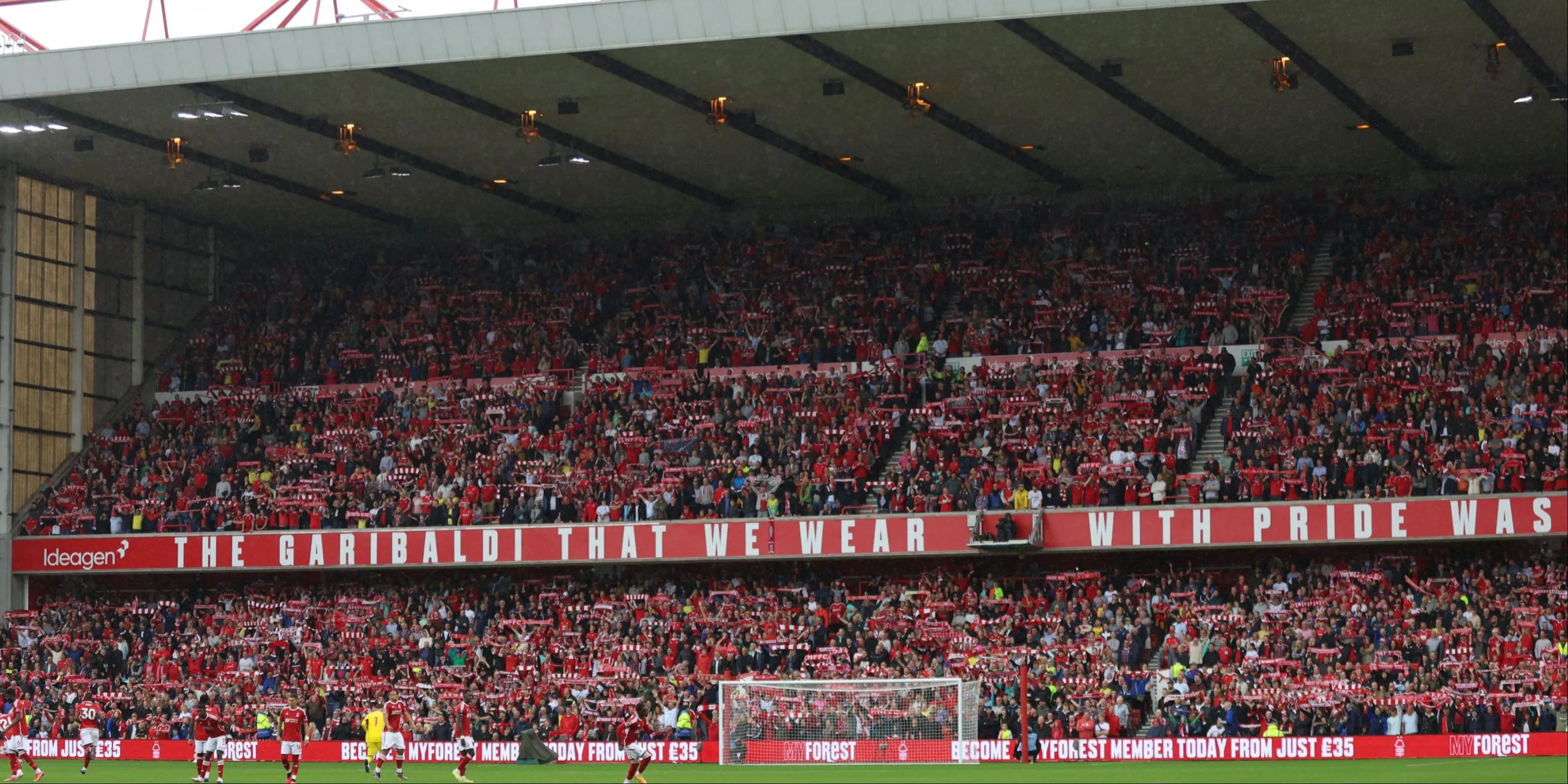 Toàn cảnh sân vận động The City Ground, sân nhà của Nottingham Forest
