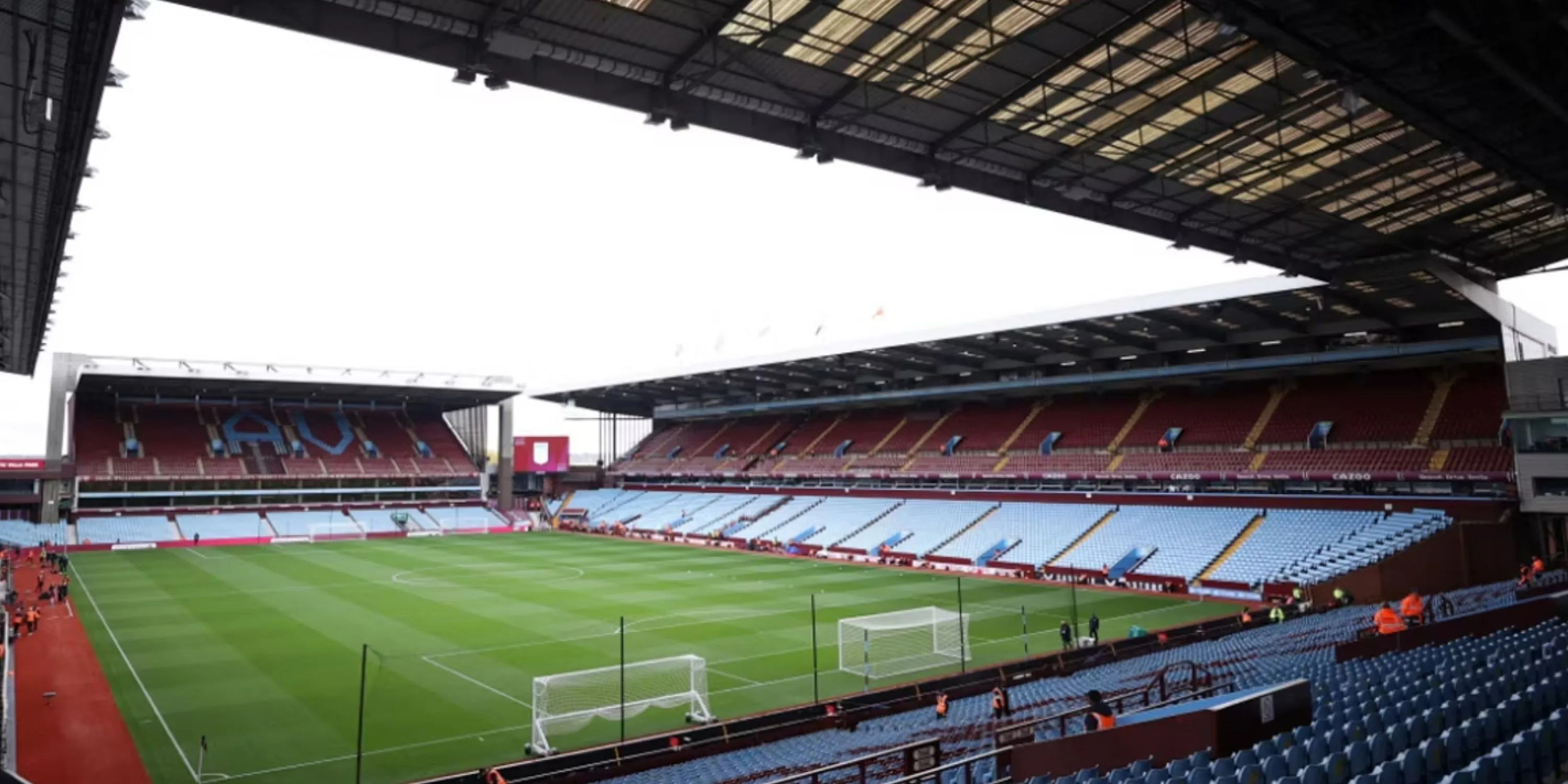 Toàn cảnh sân vận động Villa Park, sân nhà của Aston Villa