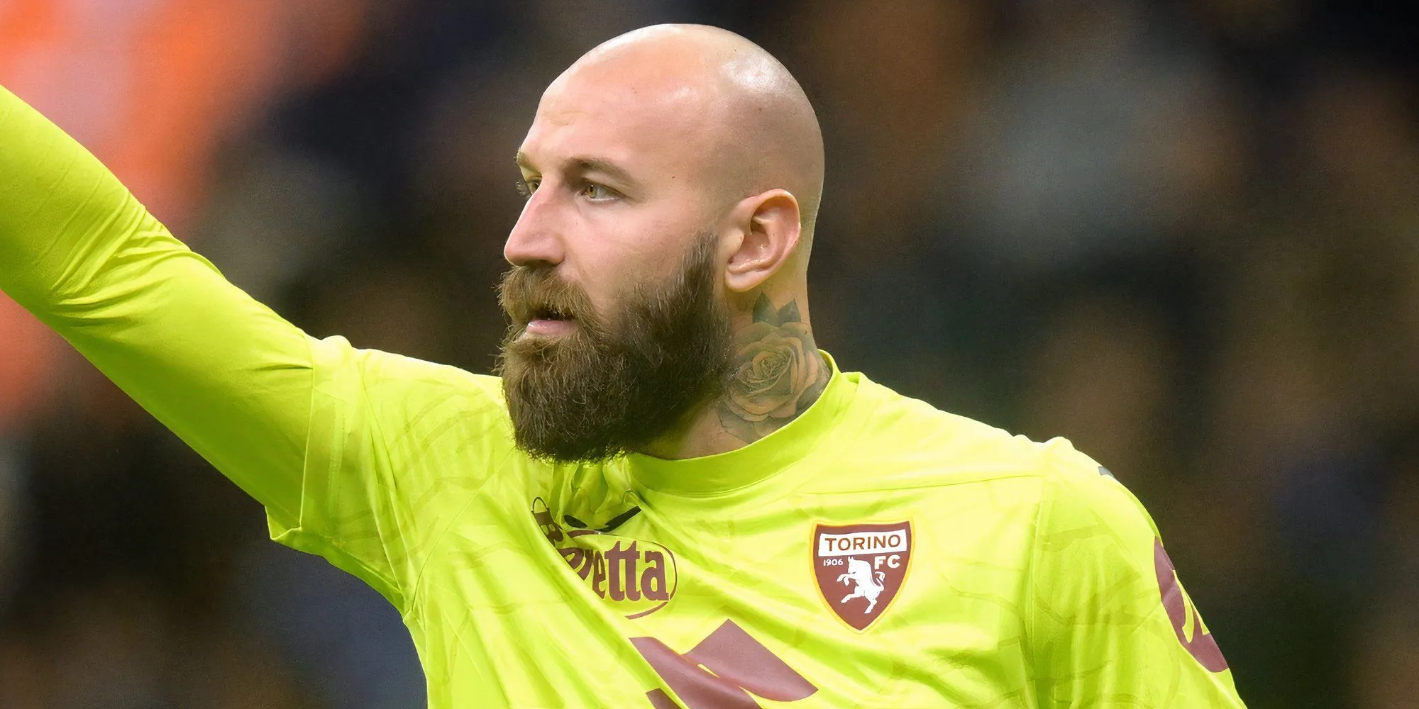 Vanja Milinkovic-Savic trong màu áo Torino theo dõi diễn biến trận đấu