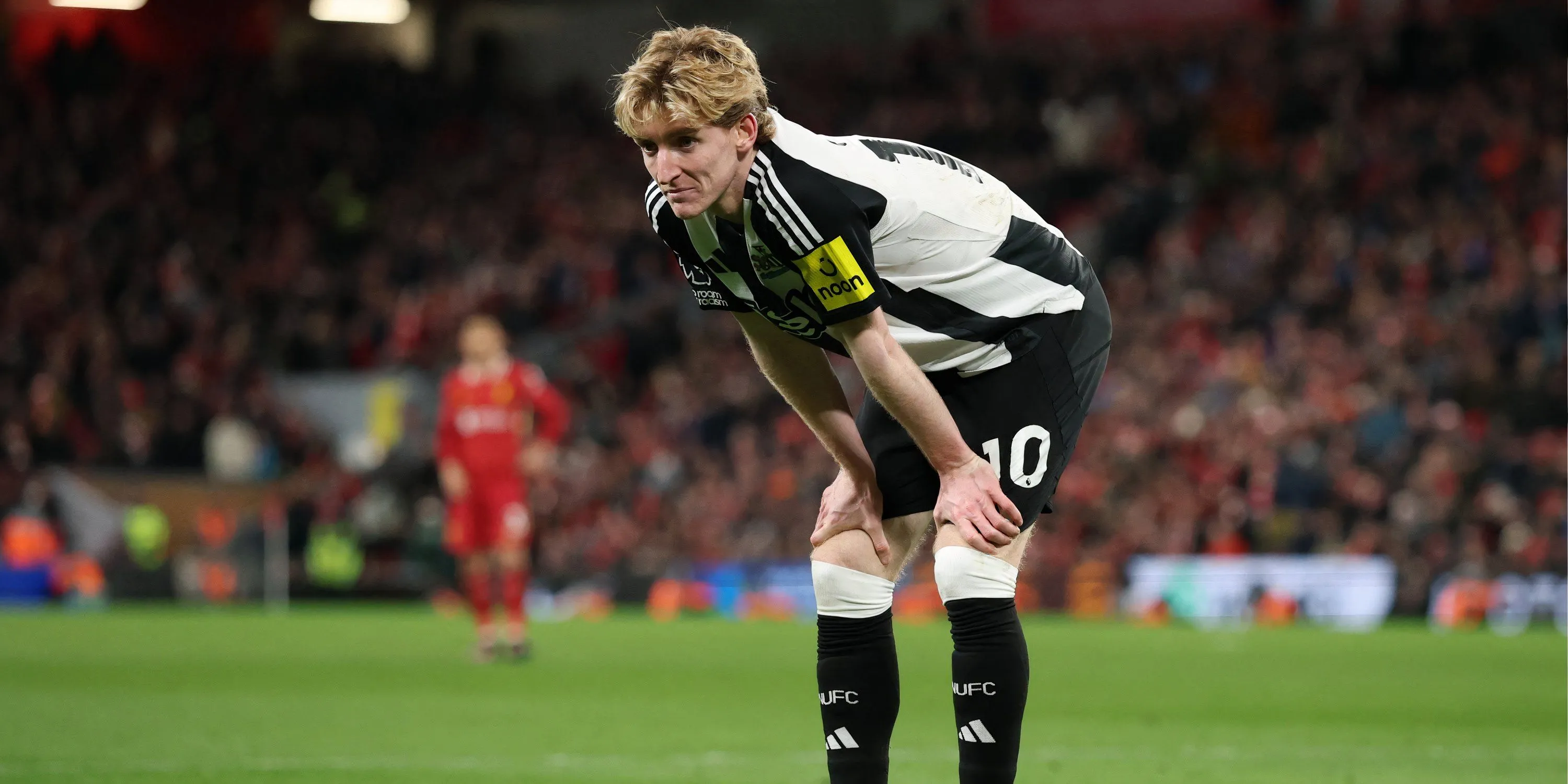 Anthony Gordon của Newcastle tỏ vẻ thất vọng