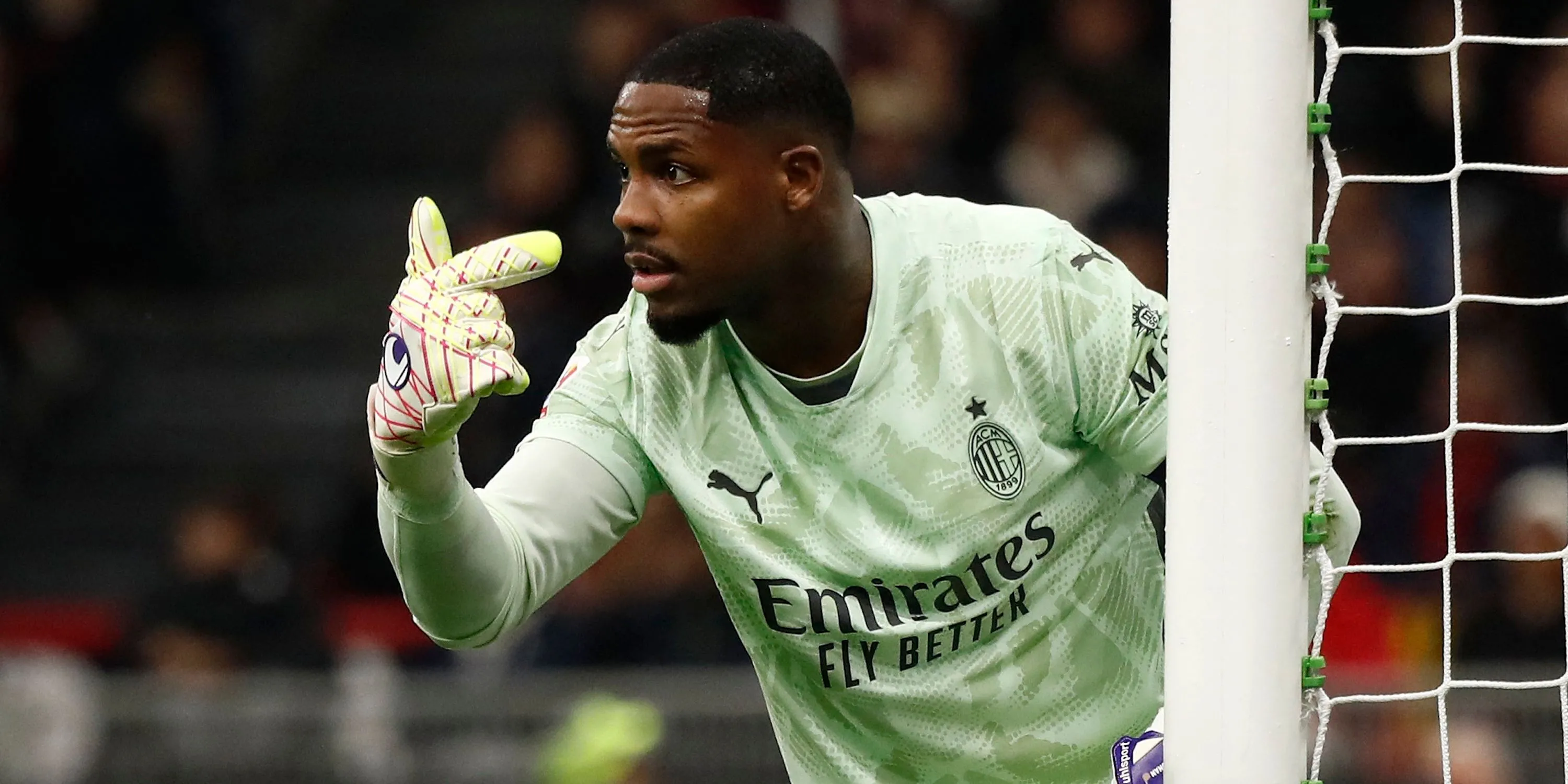 Thủ môn Mike Maignan của AC Milan, được Chelsea quan tâm