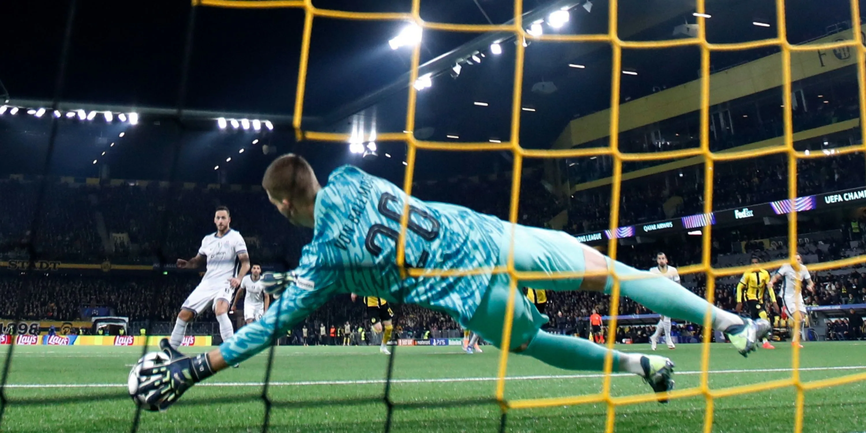 Cú sút phạt penalty trên chấm 11 mét