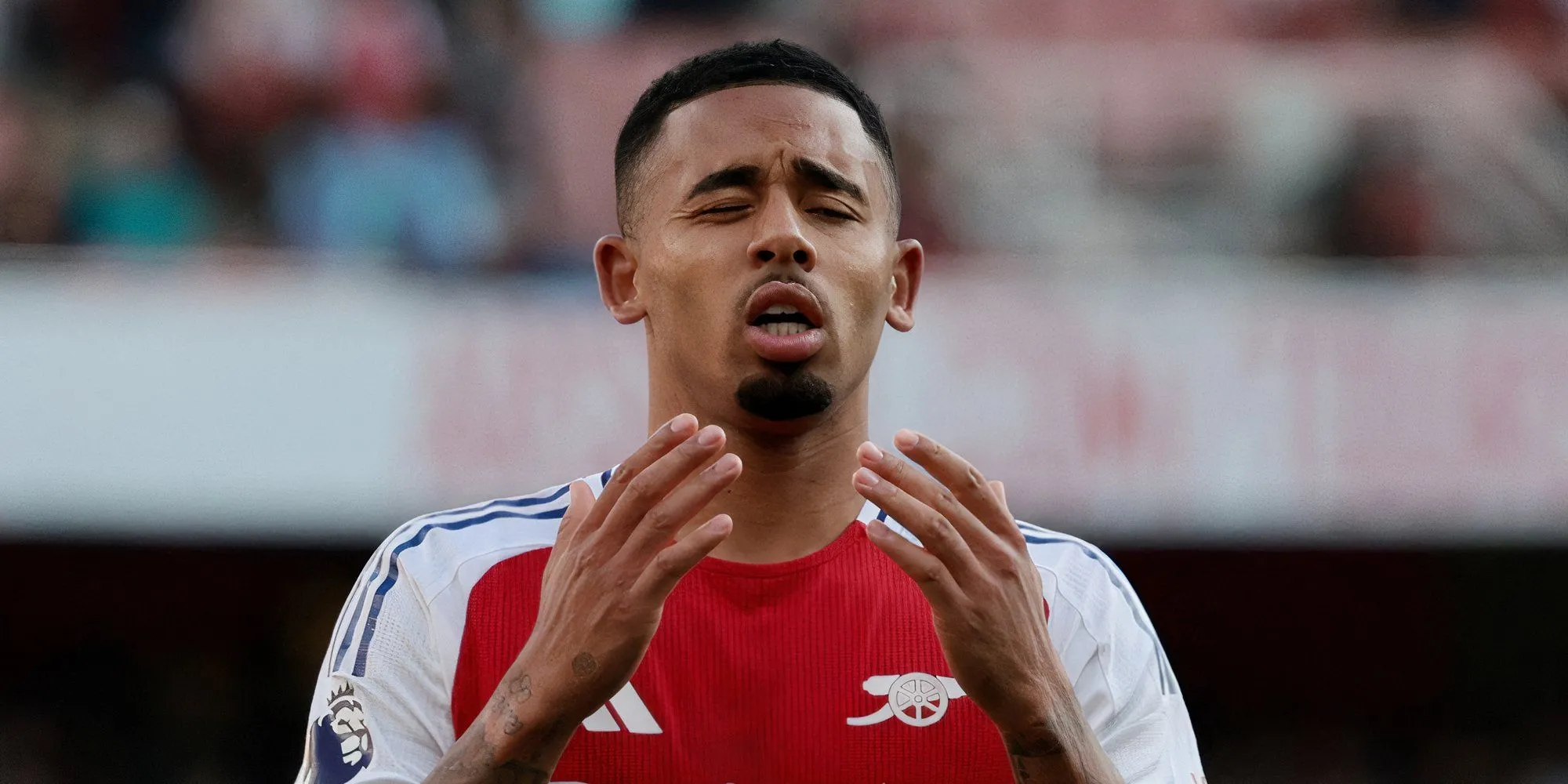 Gabriel Jesus trong màu áo Arsenal thi đấu tại Premier League