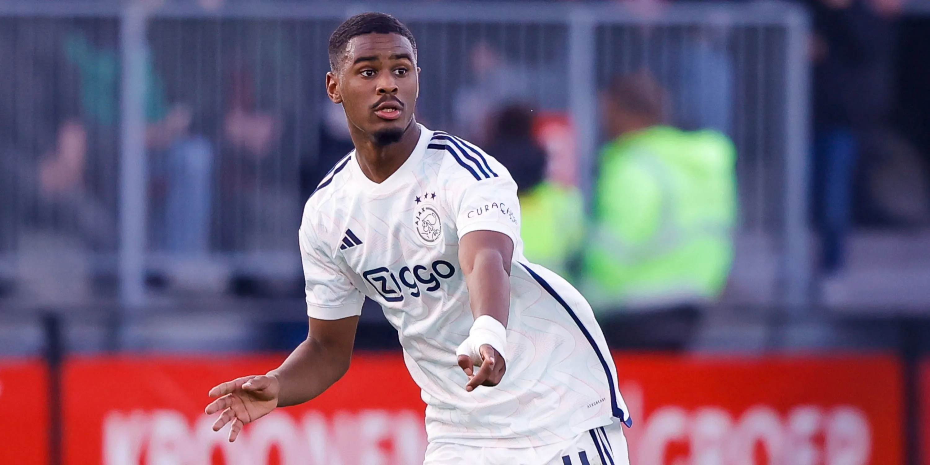 Hậu vệ Jorrel Hato thi đấu chắc chắn trong màu áo Ajax Amsterdam