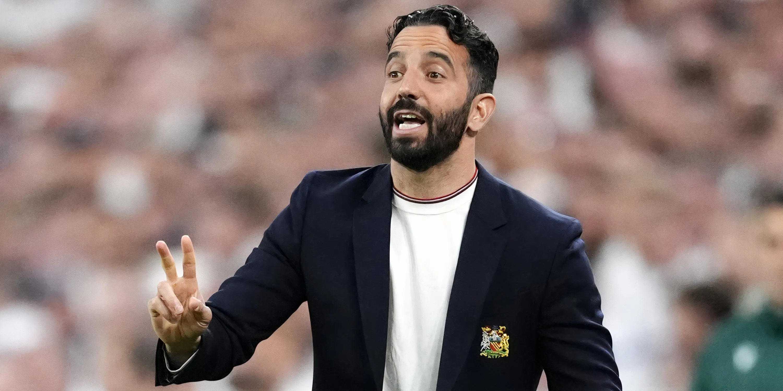 HLV Ruben Amorim trên băng ghế chỉ đạo, người được kỳ vọng định hình tương lai Manchester United