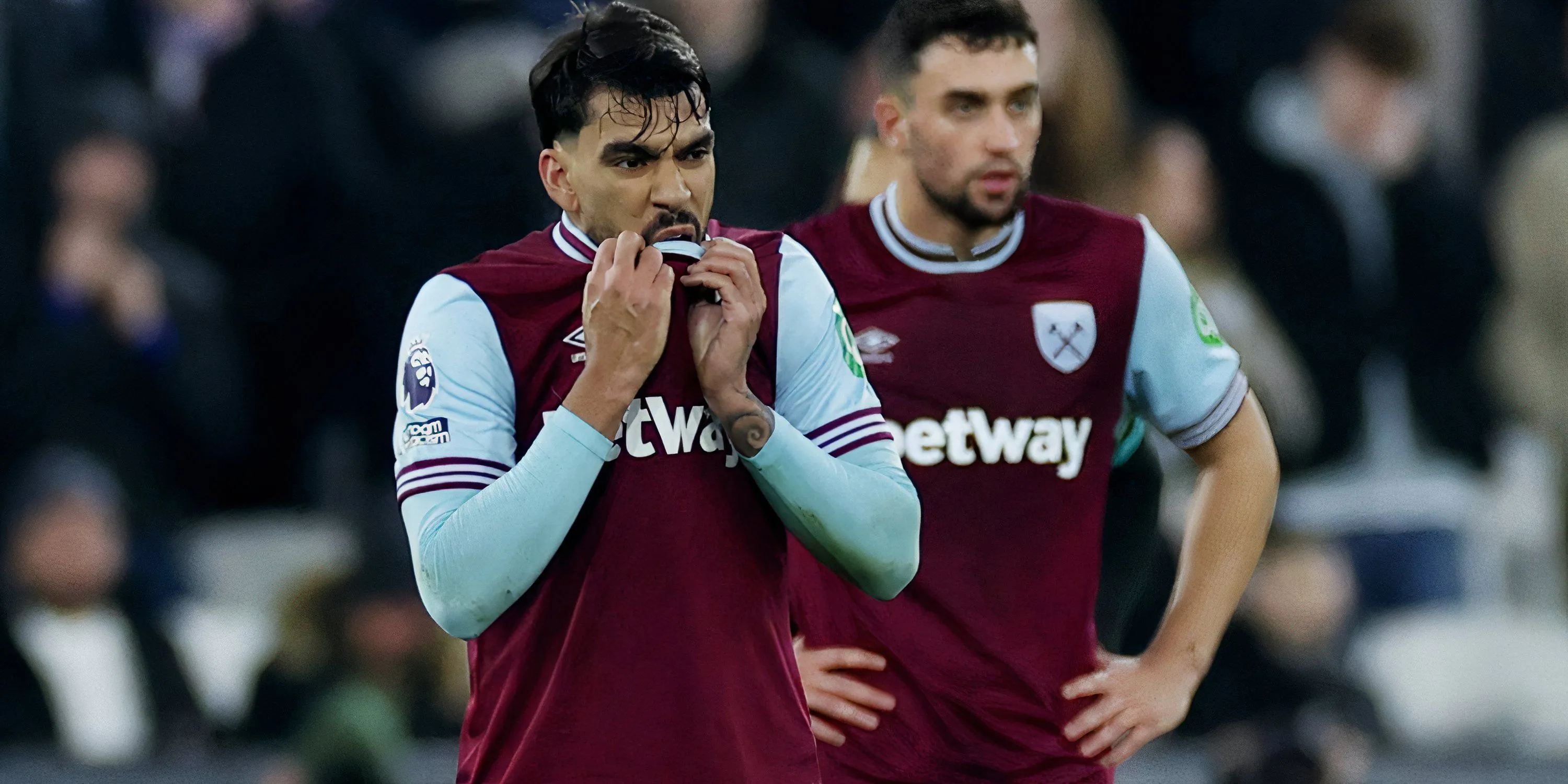 Lucas Paquetá trong màu áo West Ham đối đầu Liverpool, thi đấu dưới áp lực vụ án dàn xếp tỉ số