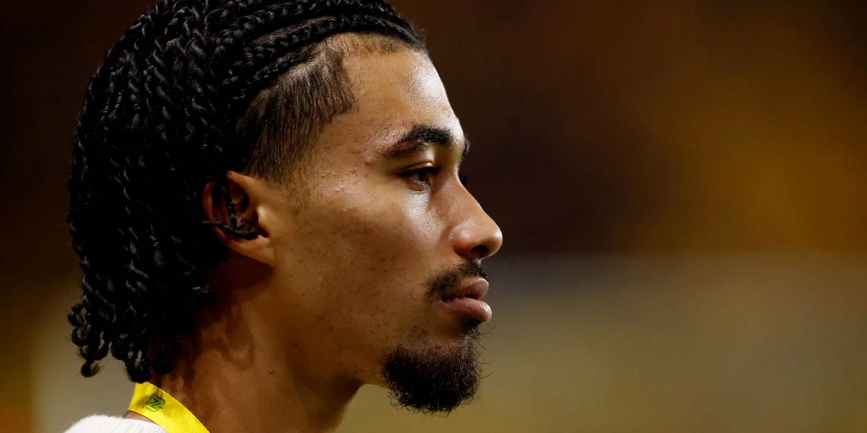 Nathan Zeze, trung vệ trẻ của Nantes, trong một trận đấu, mục tiêu chuyển nhượng của Liverpool và Neom SC.