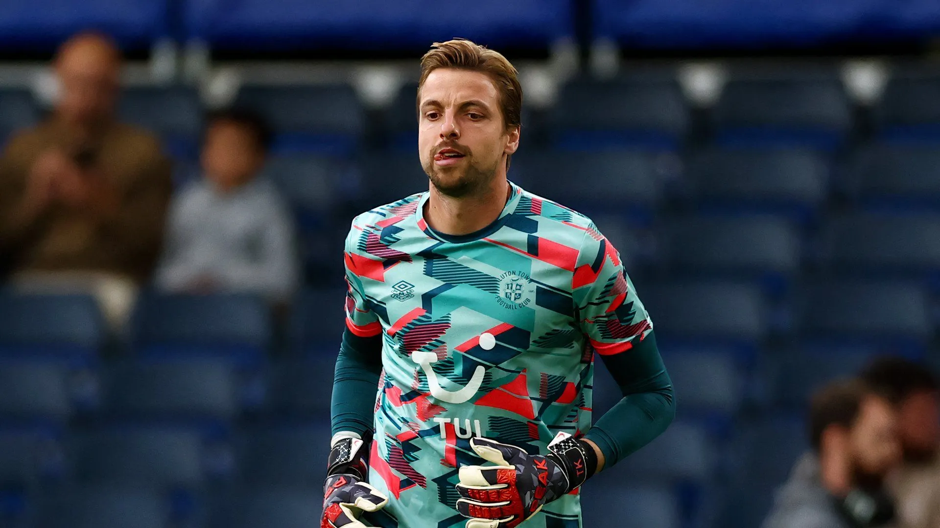 Thủ môn giàu kinh nghiệm Tim Krul trong màu áo Luton Town, hiện là cầu thủ tự do.