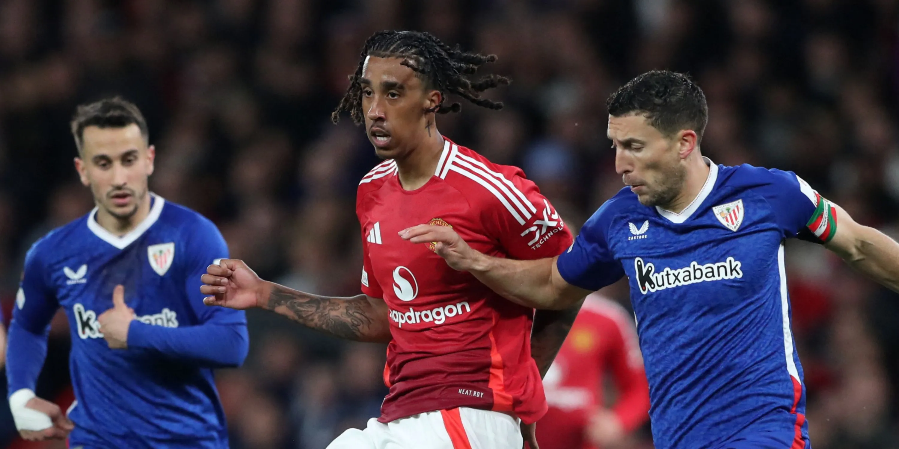 Trung vệ Leny Yoro trong màu áo Manchester United với tiềm năng vượt trội