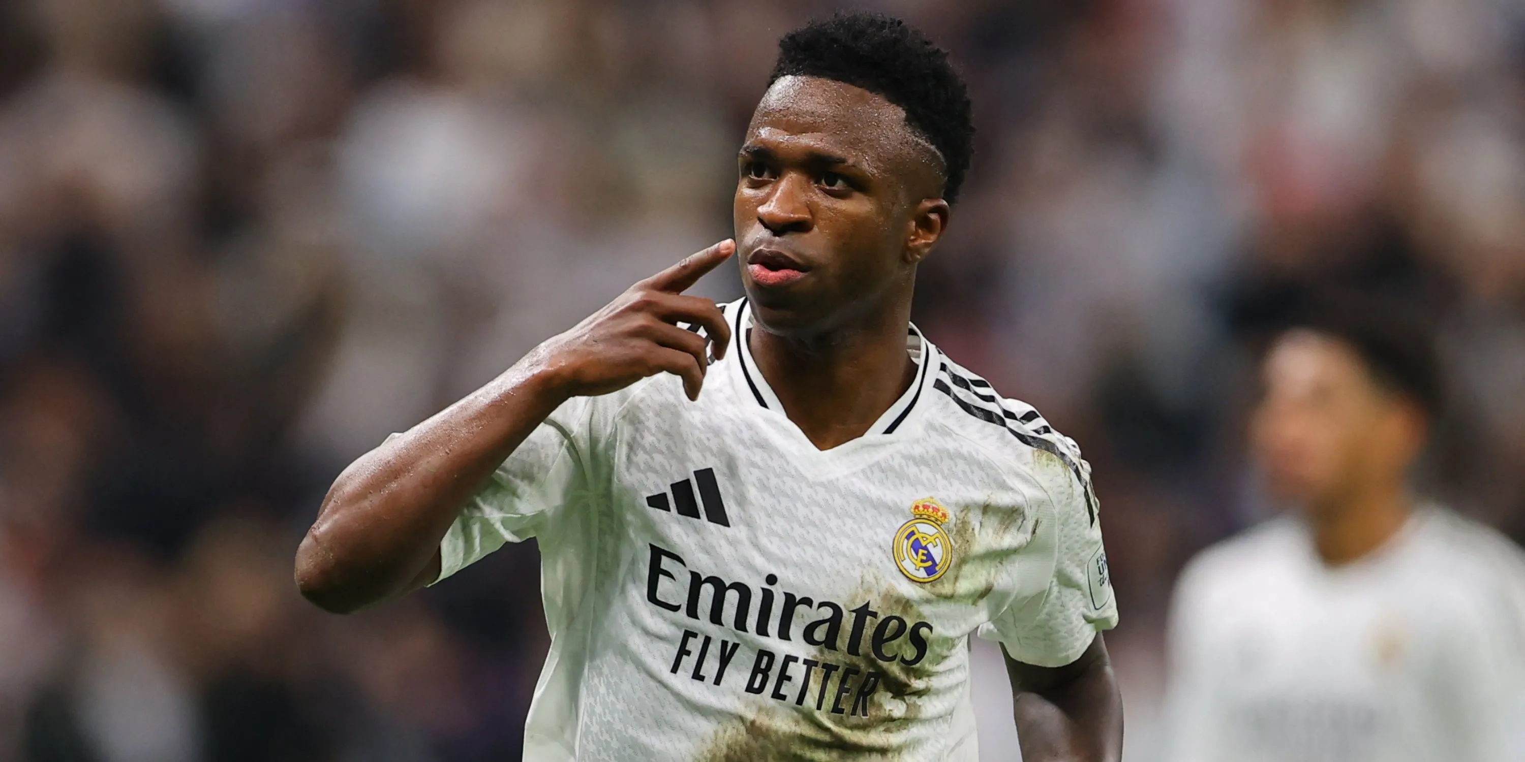 Vinicius Jr, tài năng trẻ của Real Madrid, đang nổi lên như một siêu sao bóng đá với lượng follow Instagram ấn tượng.