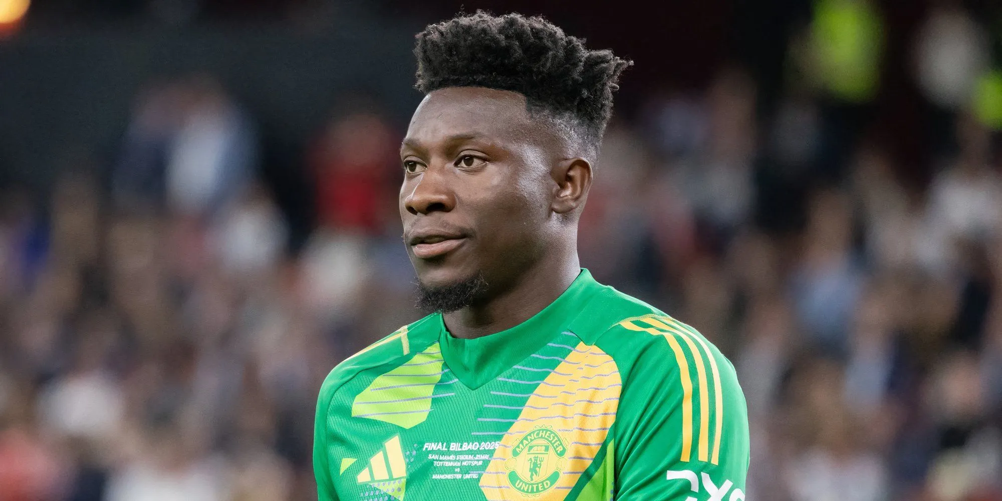Andre Onana trong màu áo Manchester United, thể hiện sự thất vọng về phong độ