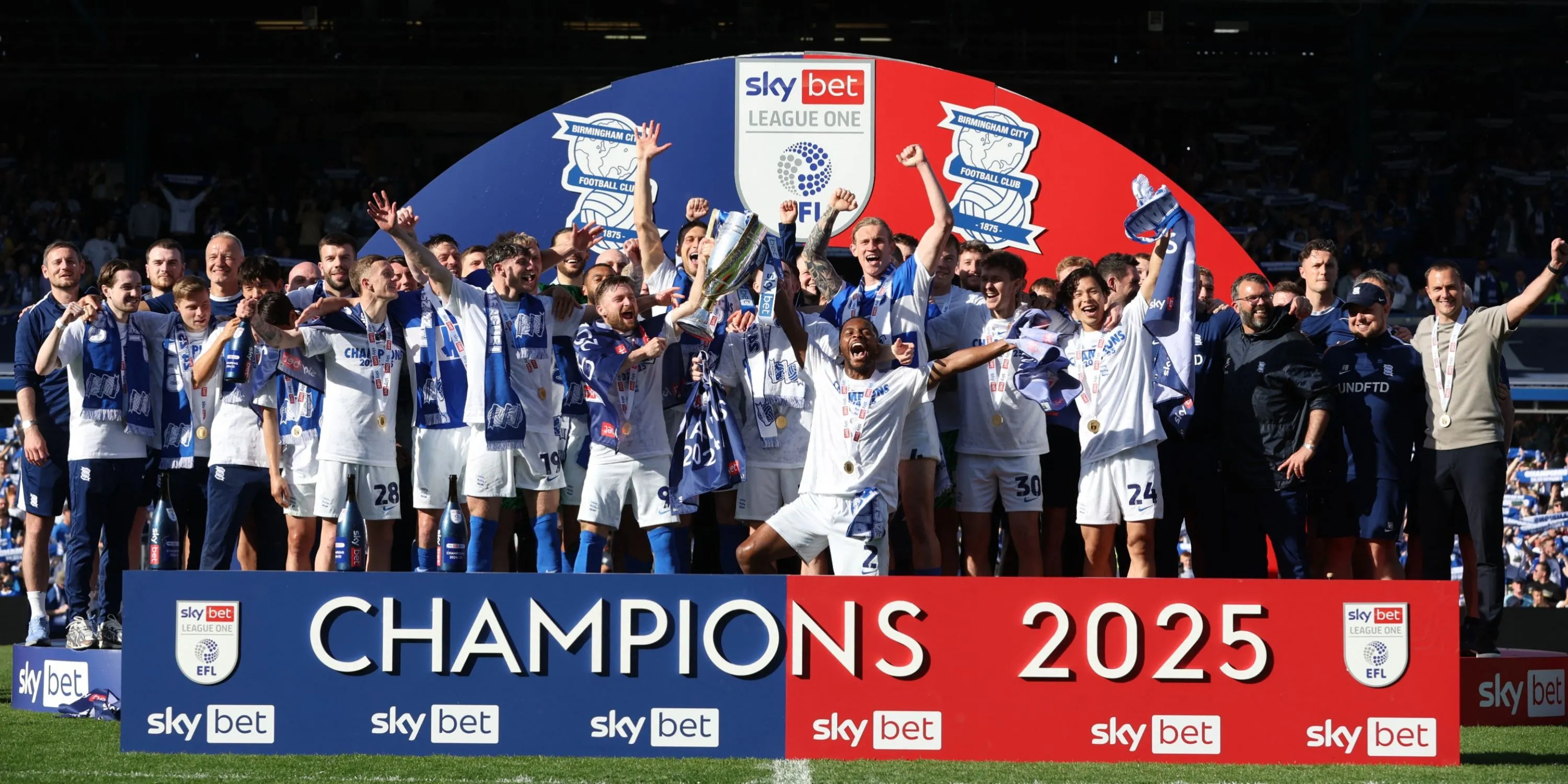 Hình ảnh chung về Birmingham City và mùa giải Championship