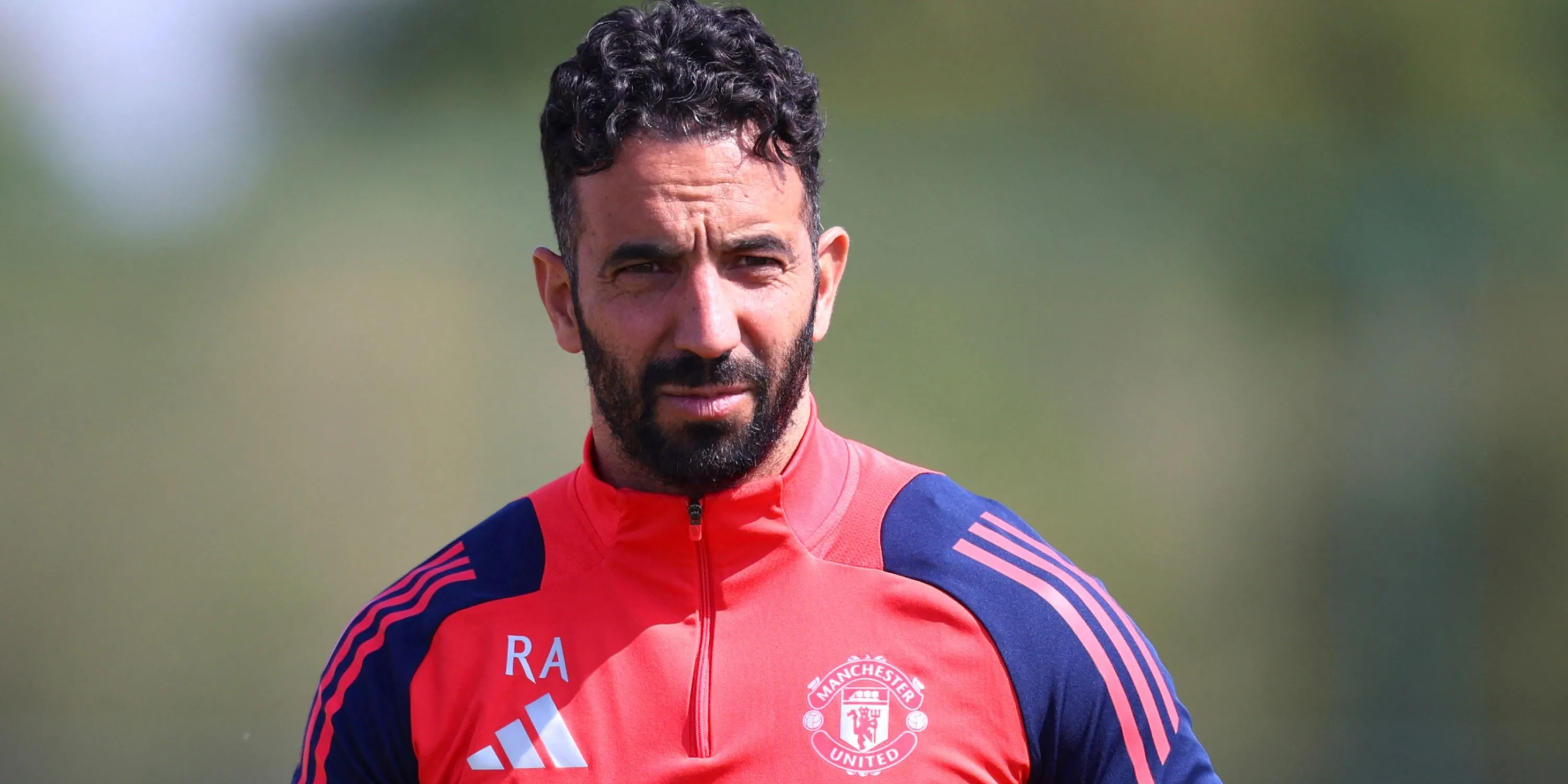 HLV Ruben Amorim của Manchester United trong bối cảnh đội bóng tìm kiếm thủ môn mới.