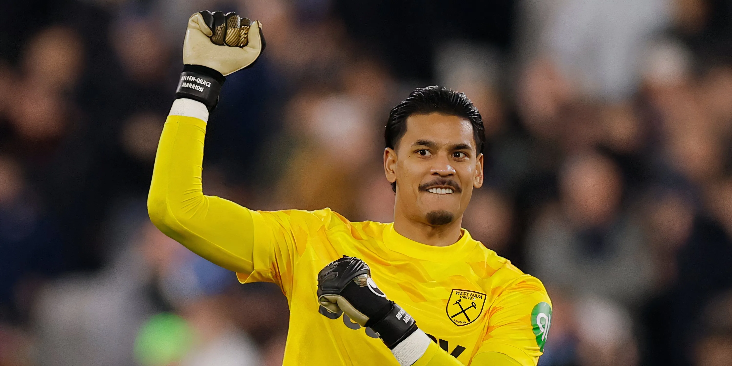 Thủ môn Alphonse Areola của West Ham United trong trận đấu Premier League.