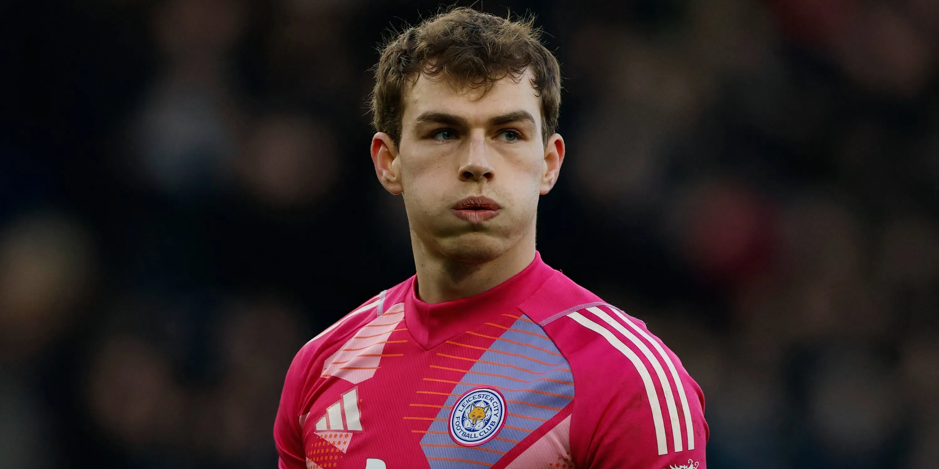 Thủ môn Mads Hermansen của Leicester City, mục tiêu chuyển nhượng của West Ham.