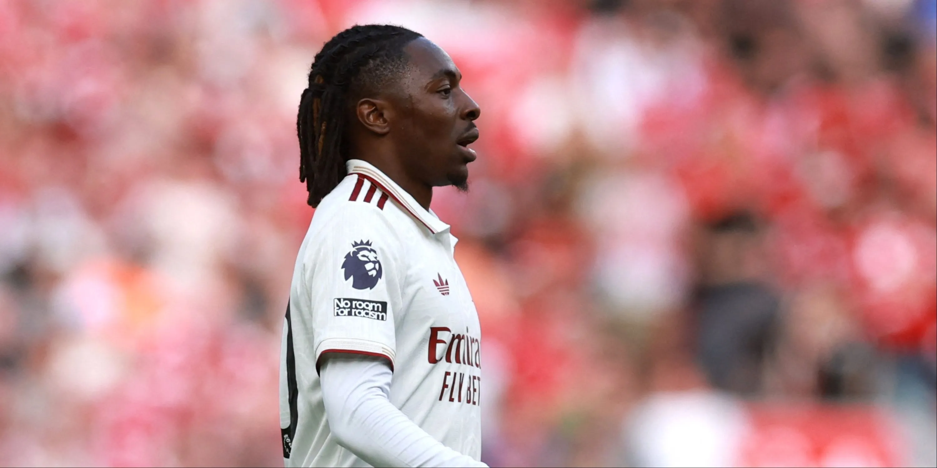 Eberechi Eze trong màu áo Arsenal, biểu hiện khả năng rê bóng và tạo cơ hội