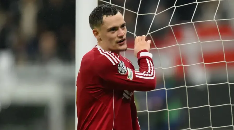 Florian Wirtz trong màu áo Liverpool, cảnh quay gần thể hiện sự tập trung và khởi đầu thử thách tại Ngoại hạng Anh