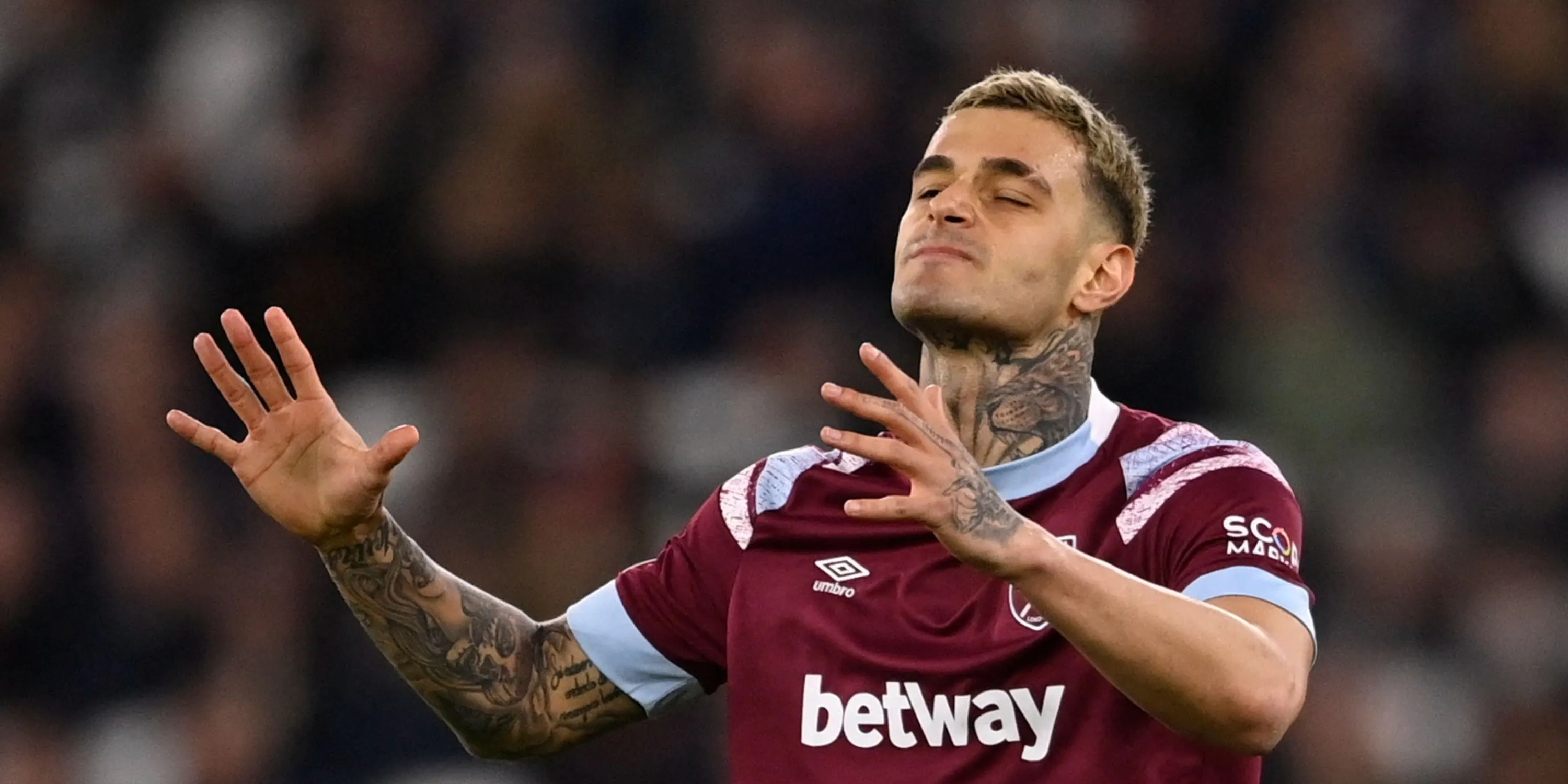 Gianluca Scamacca tại West Ham trong trận đấu Premier League