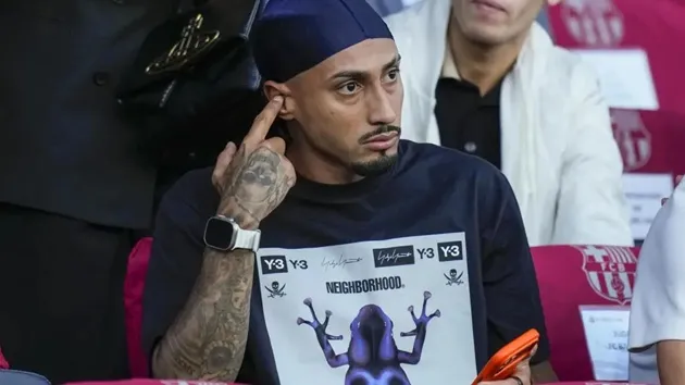 Raphinha tập luyện nhưng khả năng ra sân cho El Clasico vẫn chưa được xác nhận chính thức